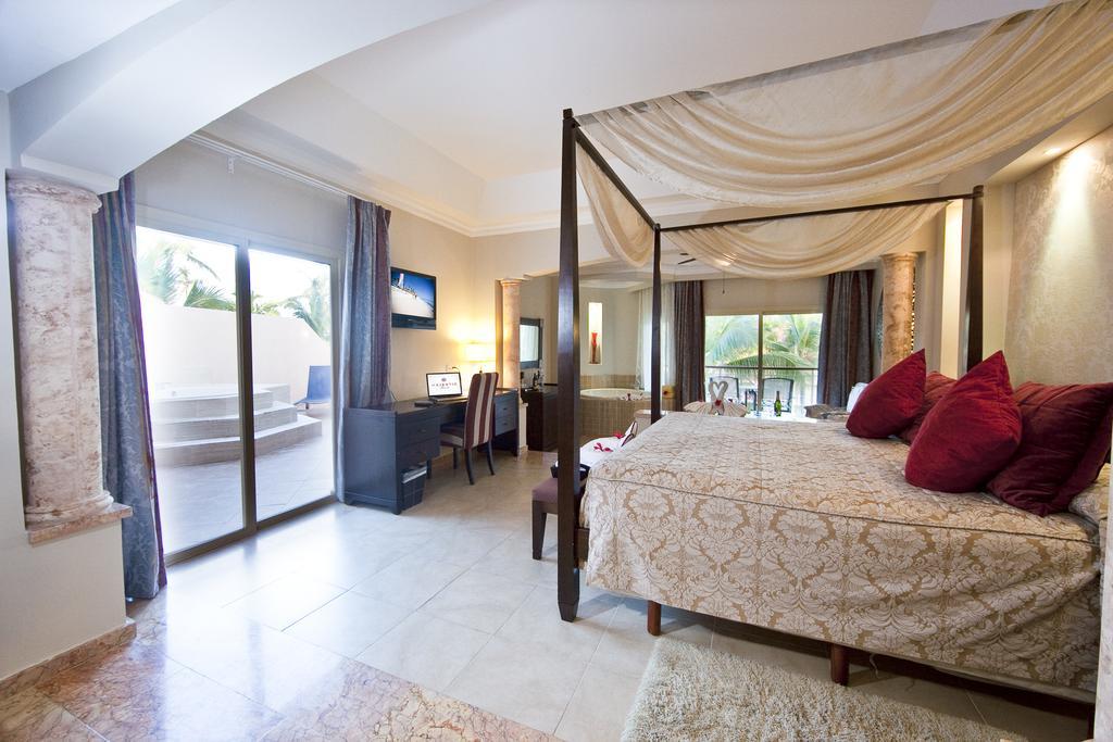 Suíte Jr. Colonial com Banheira de Hidromassagtem ao Ar Livre - WiFi Gratuito
