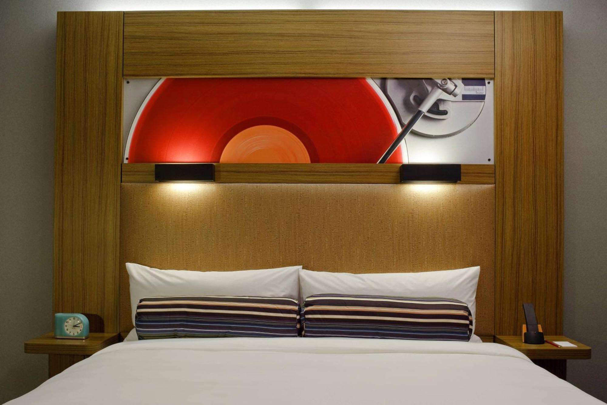 Aloft Guest room 1 King,1398044543:JPEG