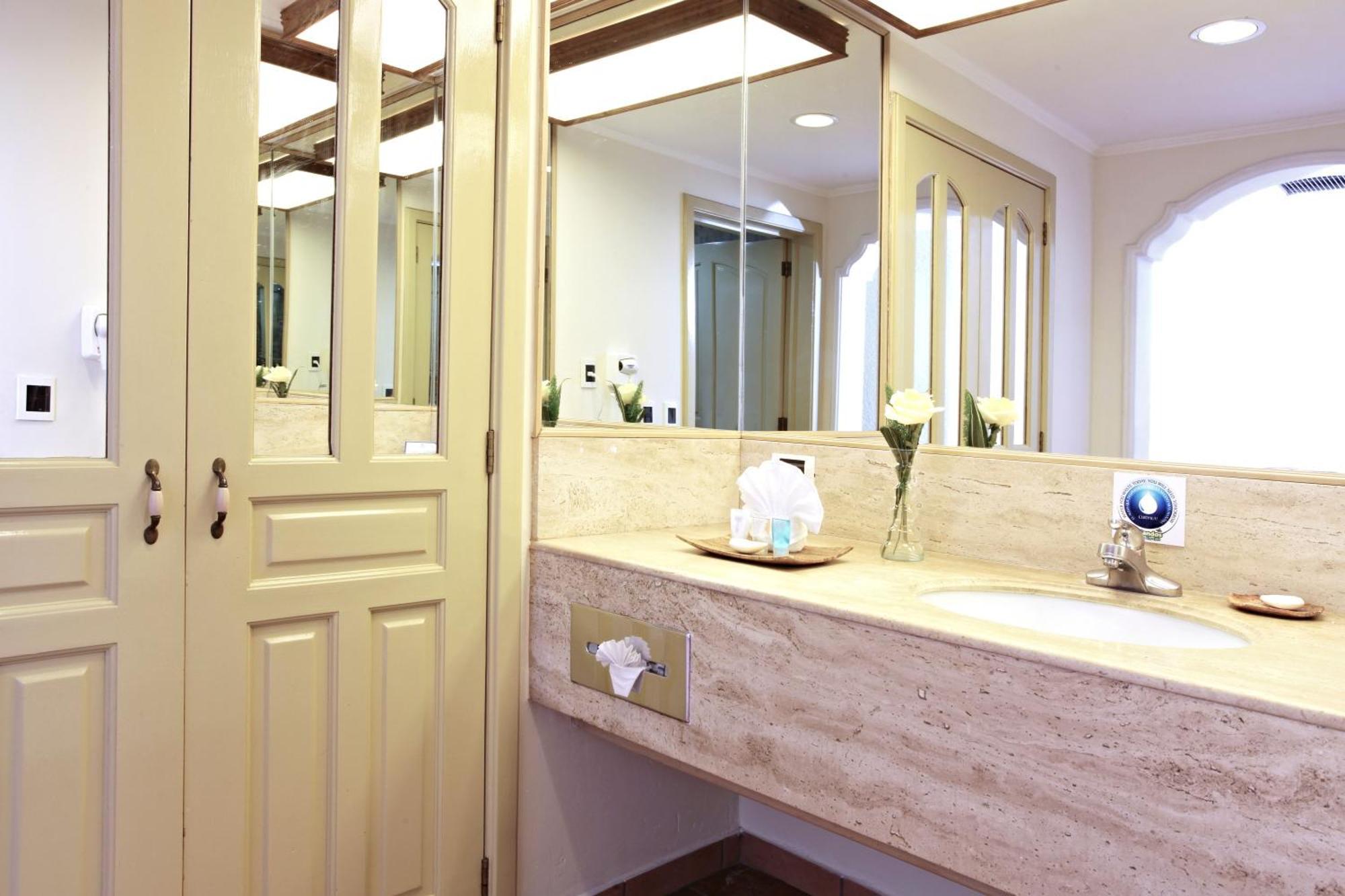 Junior Suite,1528064800:JPEG