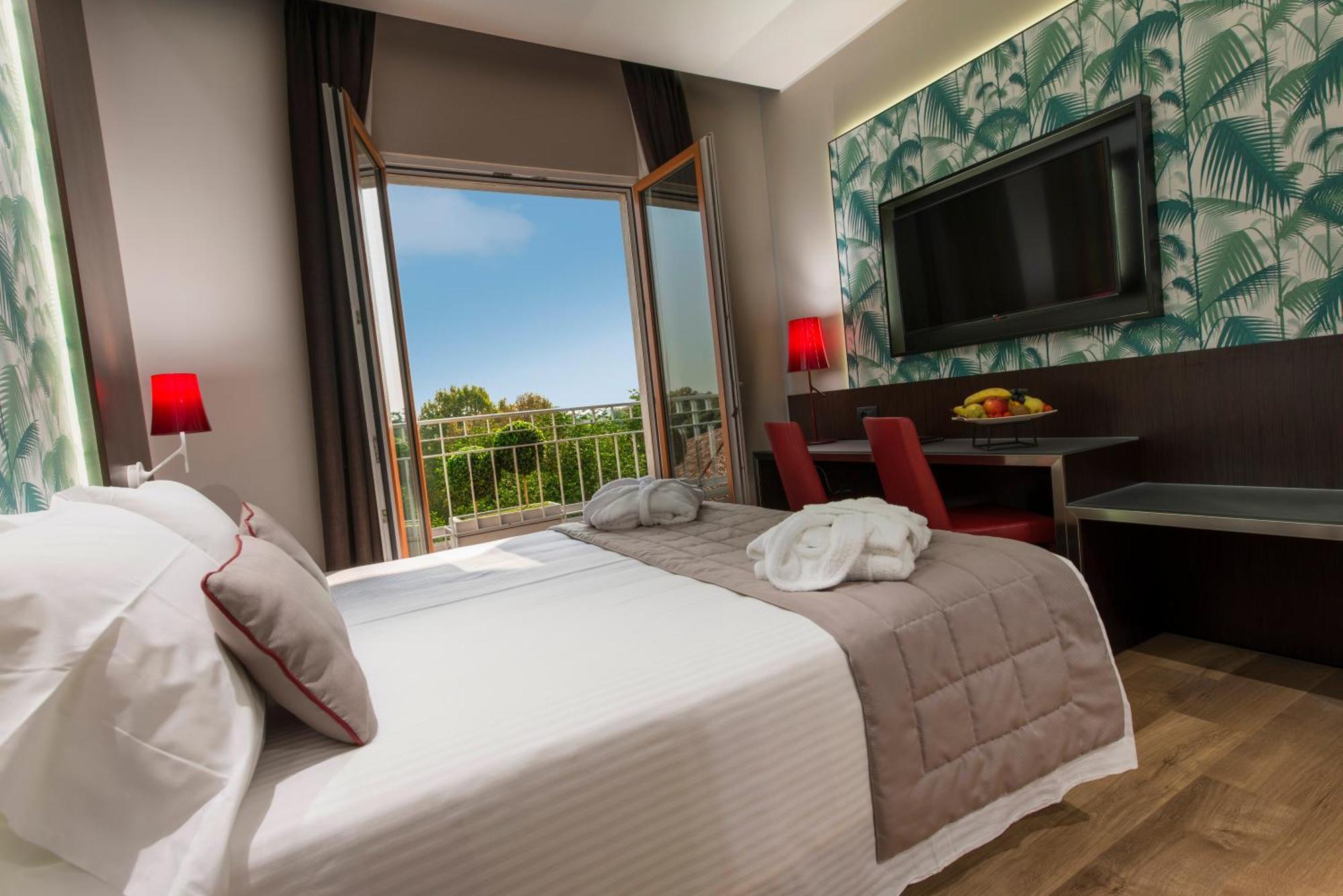 Double or Twin Room Park View