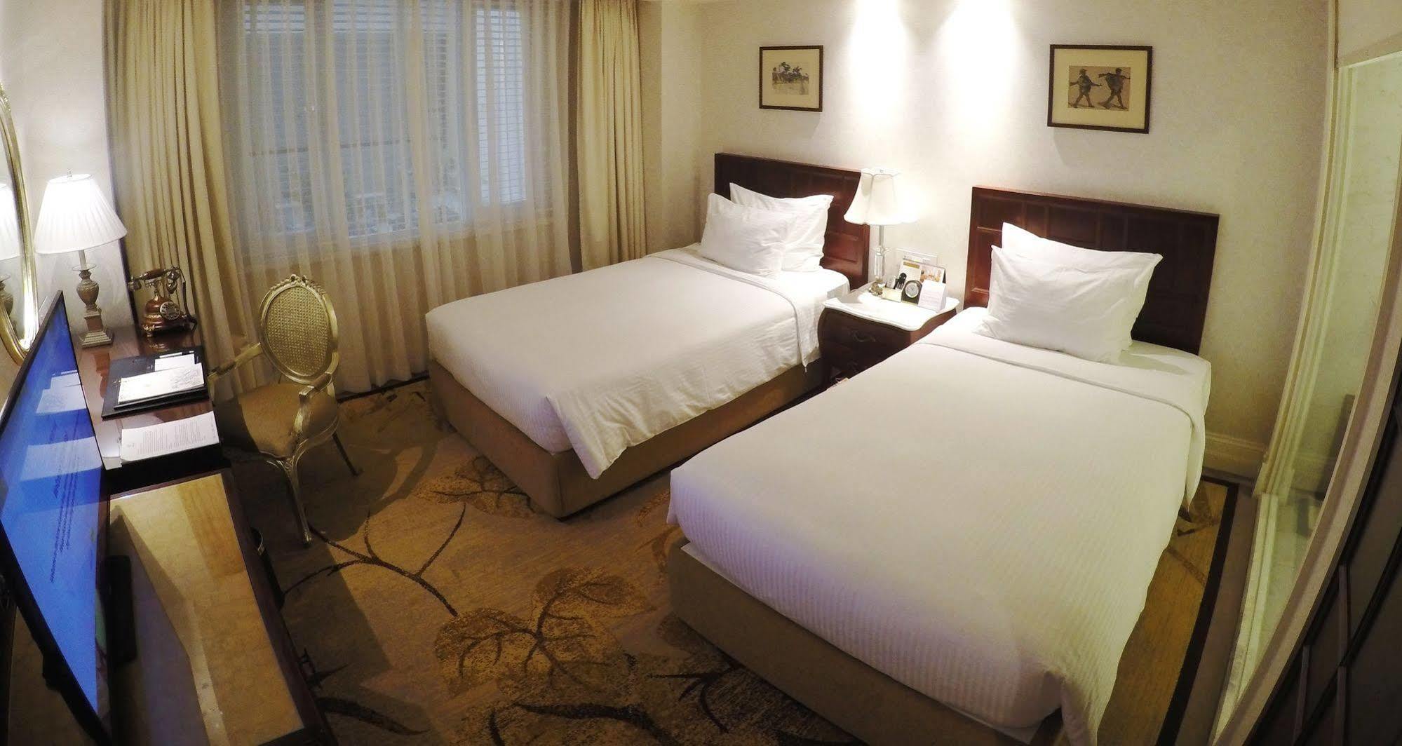 Deluxe Twin Room Sketch 2 Single Beds