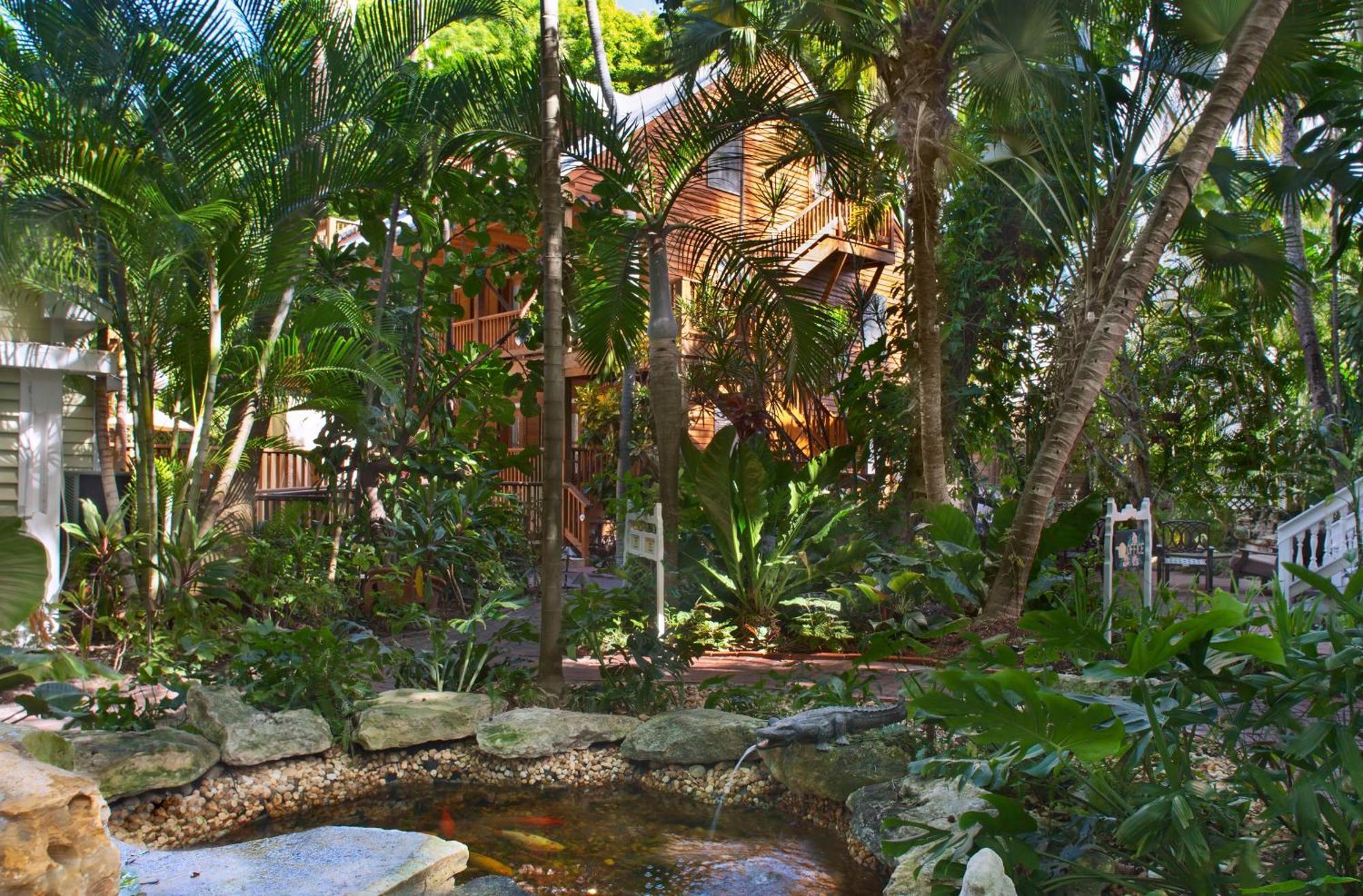 Cigar House One-Bedroom Queen Suite