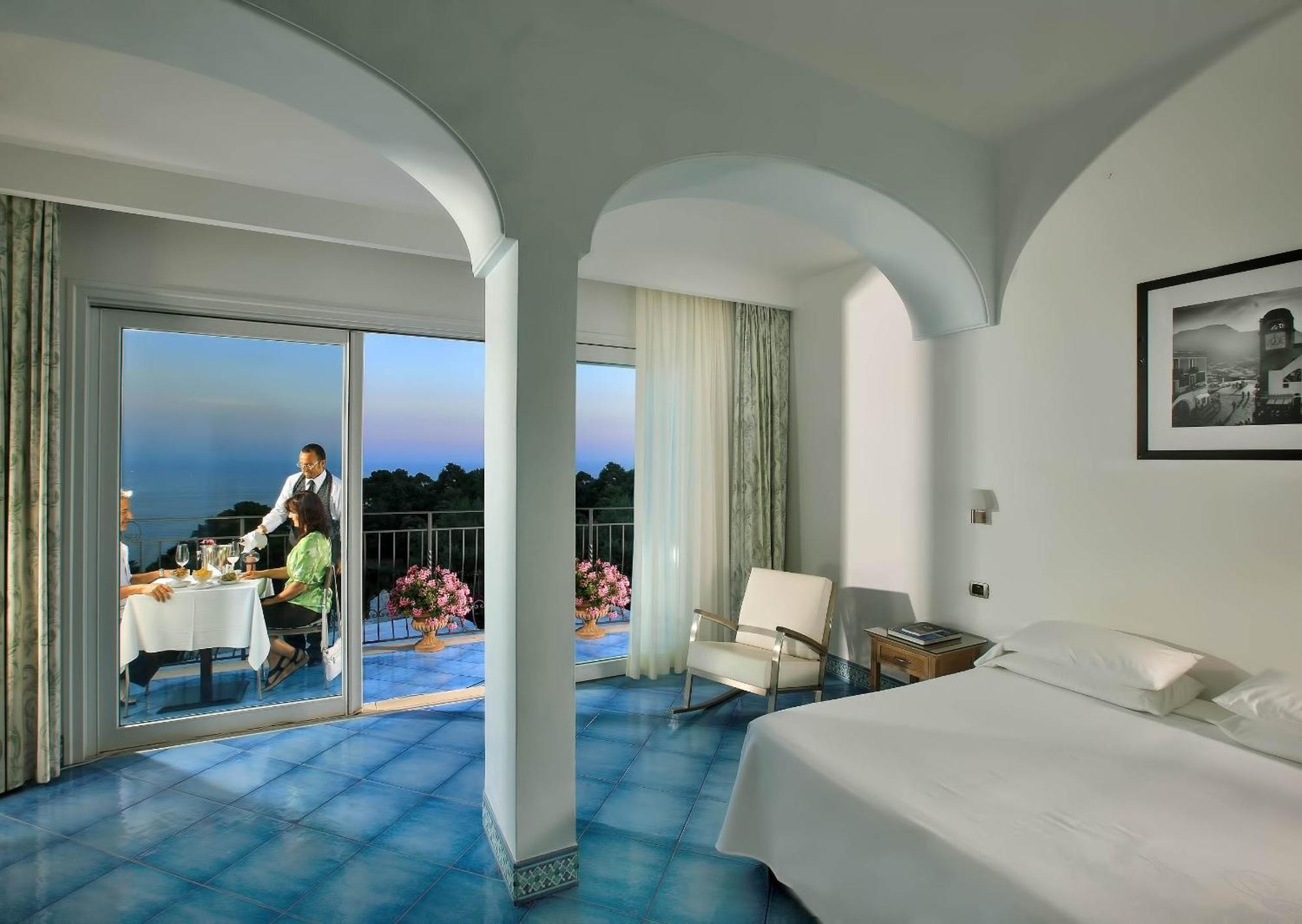 Habitación Superior Deluxe en la última planta con balcón con vistas al mar