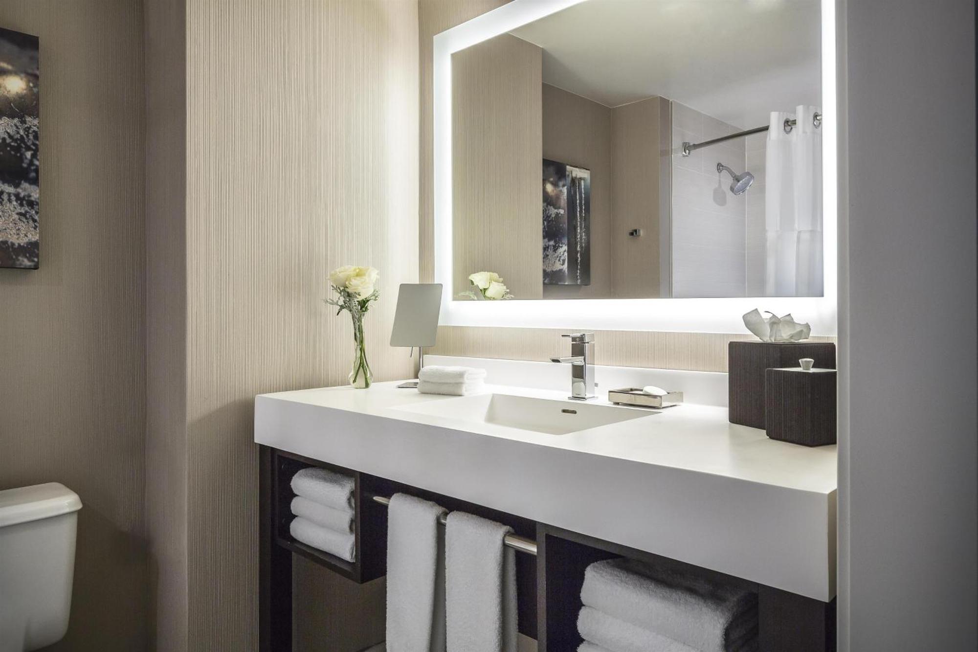 Doppelzimmer mit 2 Doppelbetten und Dusche - Barrierefrei