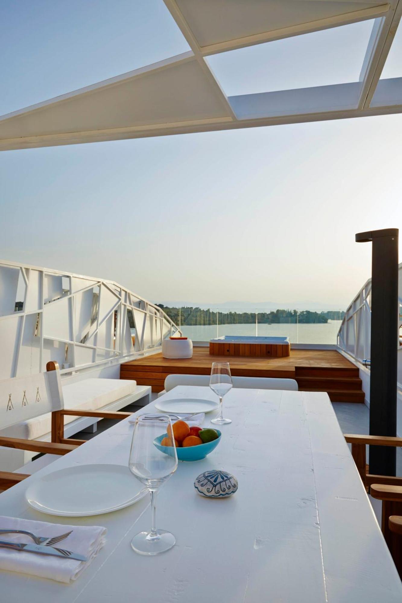 Ultra Suite op het Dak met Hydromassagebad en Uitzicht op Zee