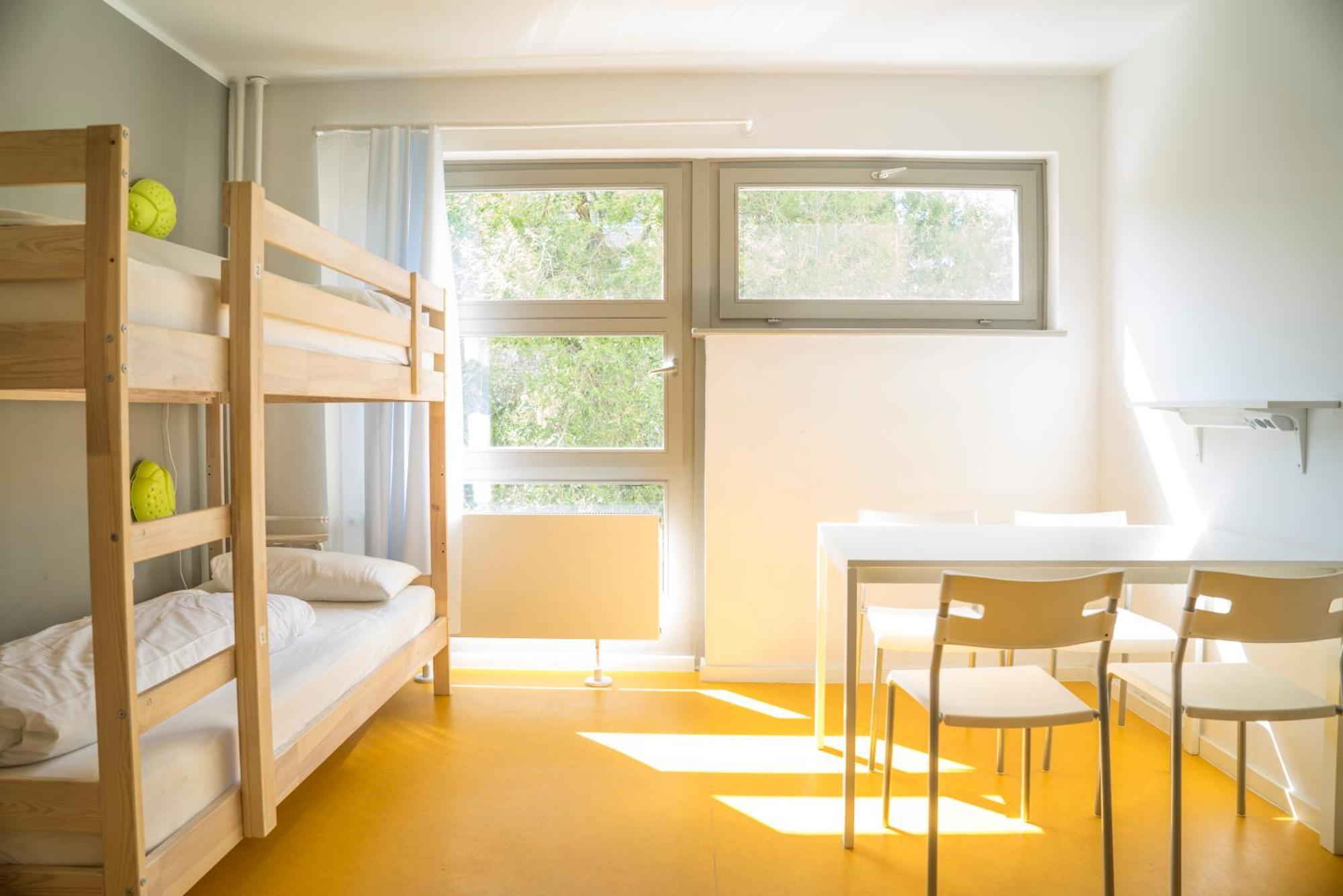 Posto Letto in Dormitorio con 4 Letti e Bagno in Comune