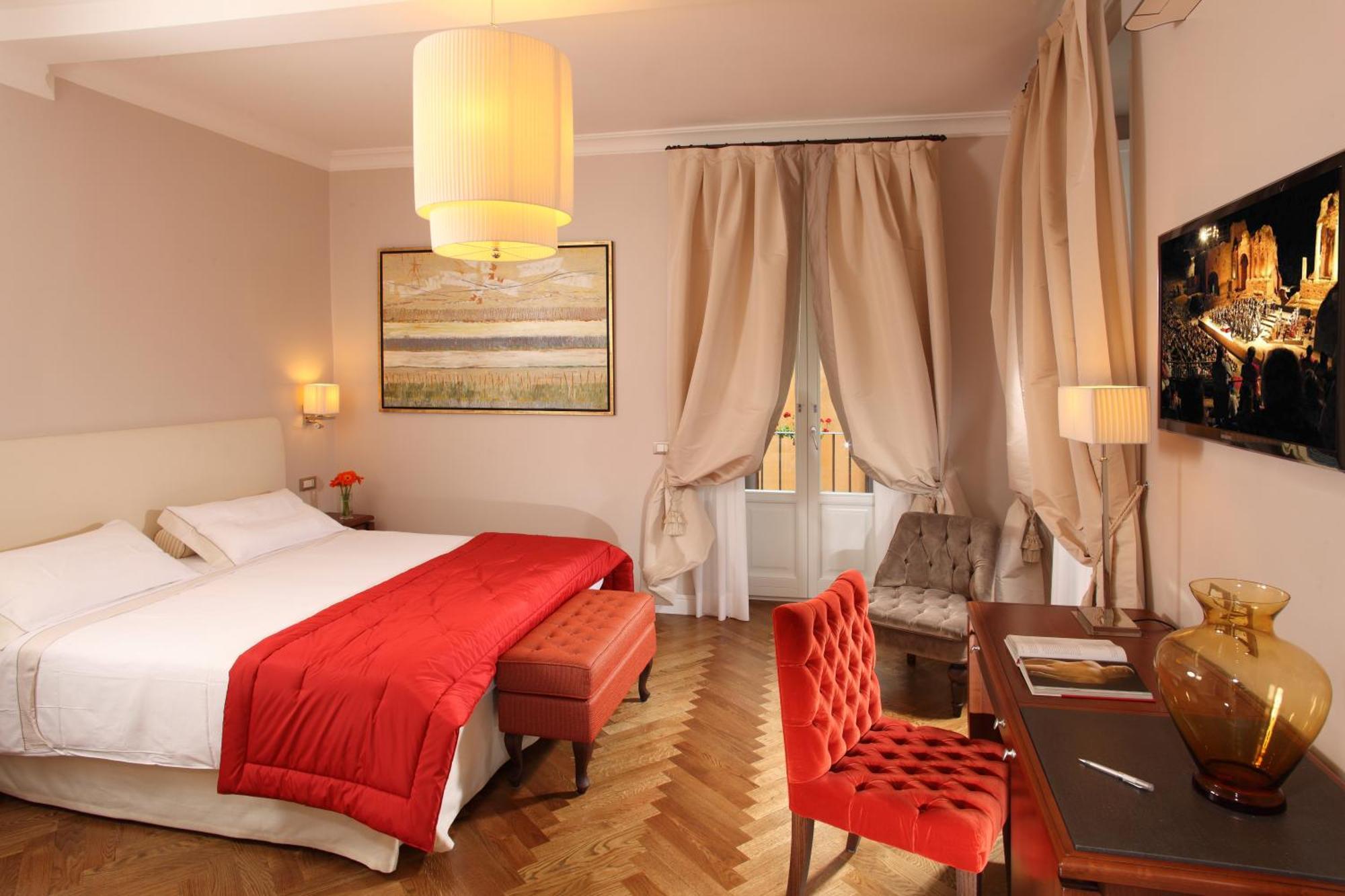 Double or Twin Room Annex Building Via del Corso 75