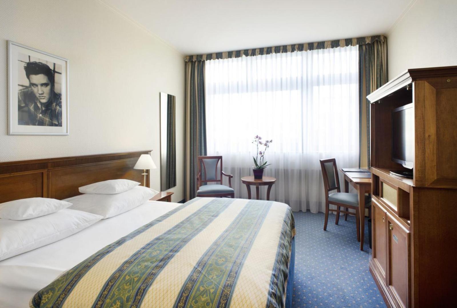 Standard Double or Twin Room,685199103:JPEG
