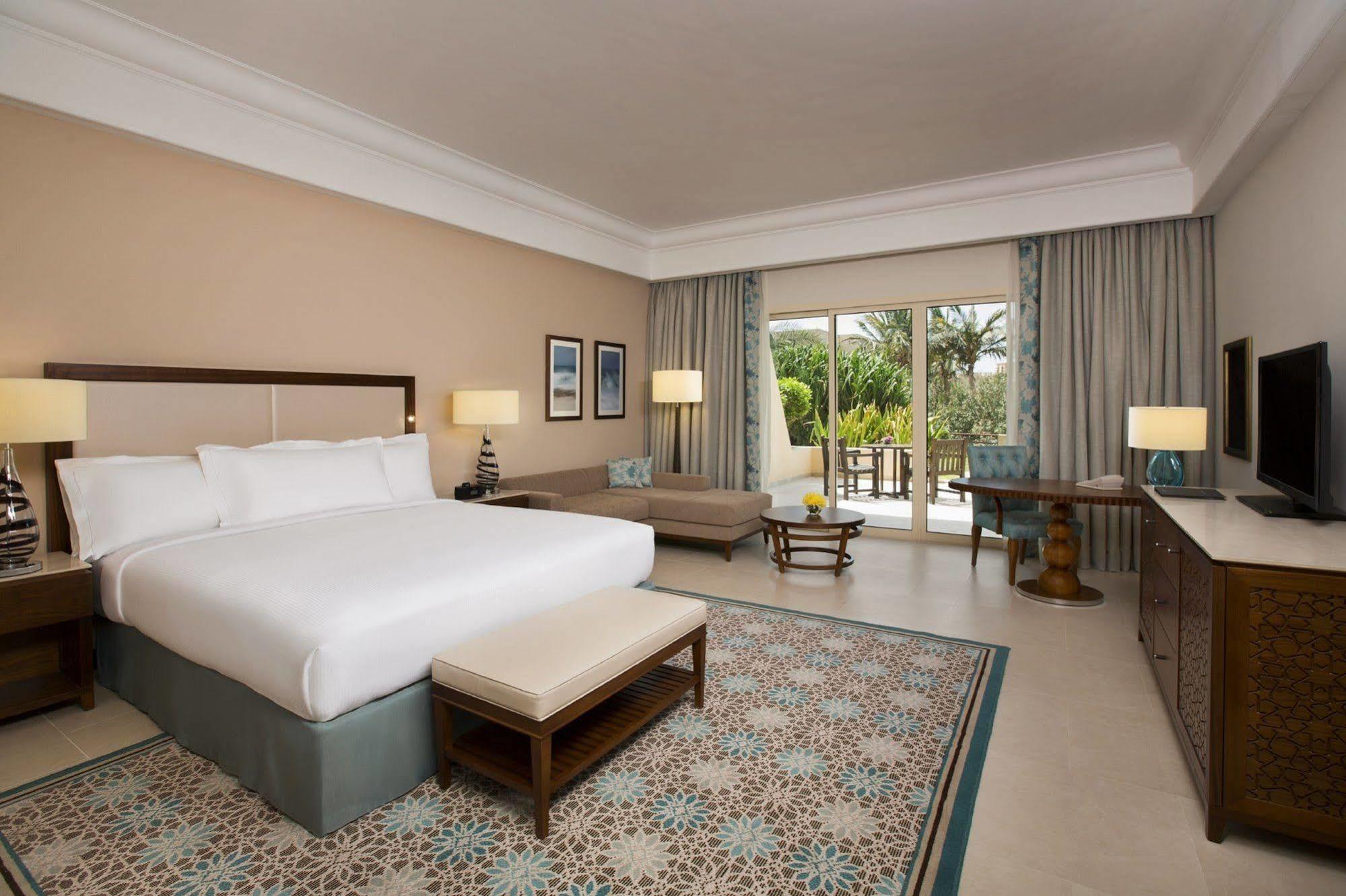 Quarto Deluxe com Cama King-size e Vista da Marina