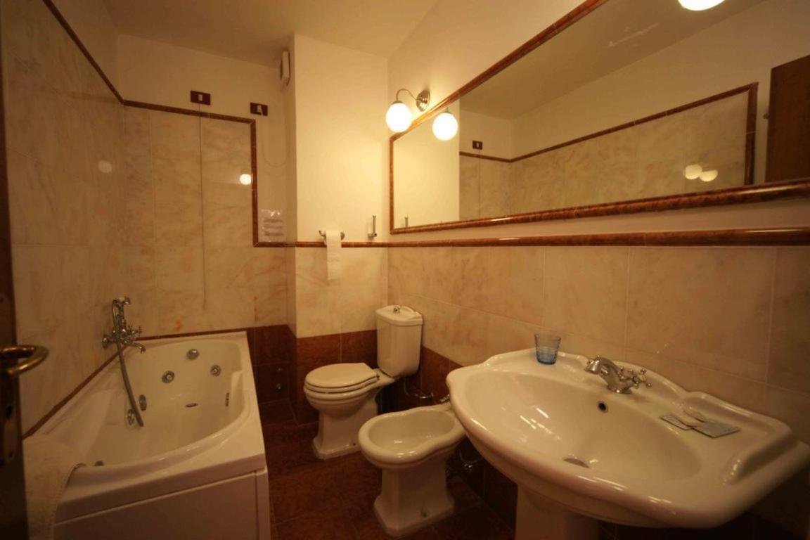 Double or Twin Room Sea View