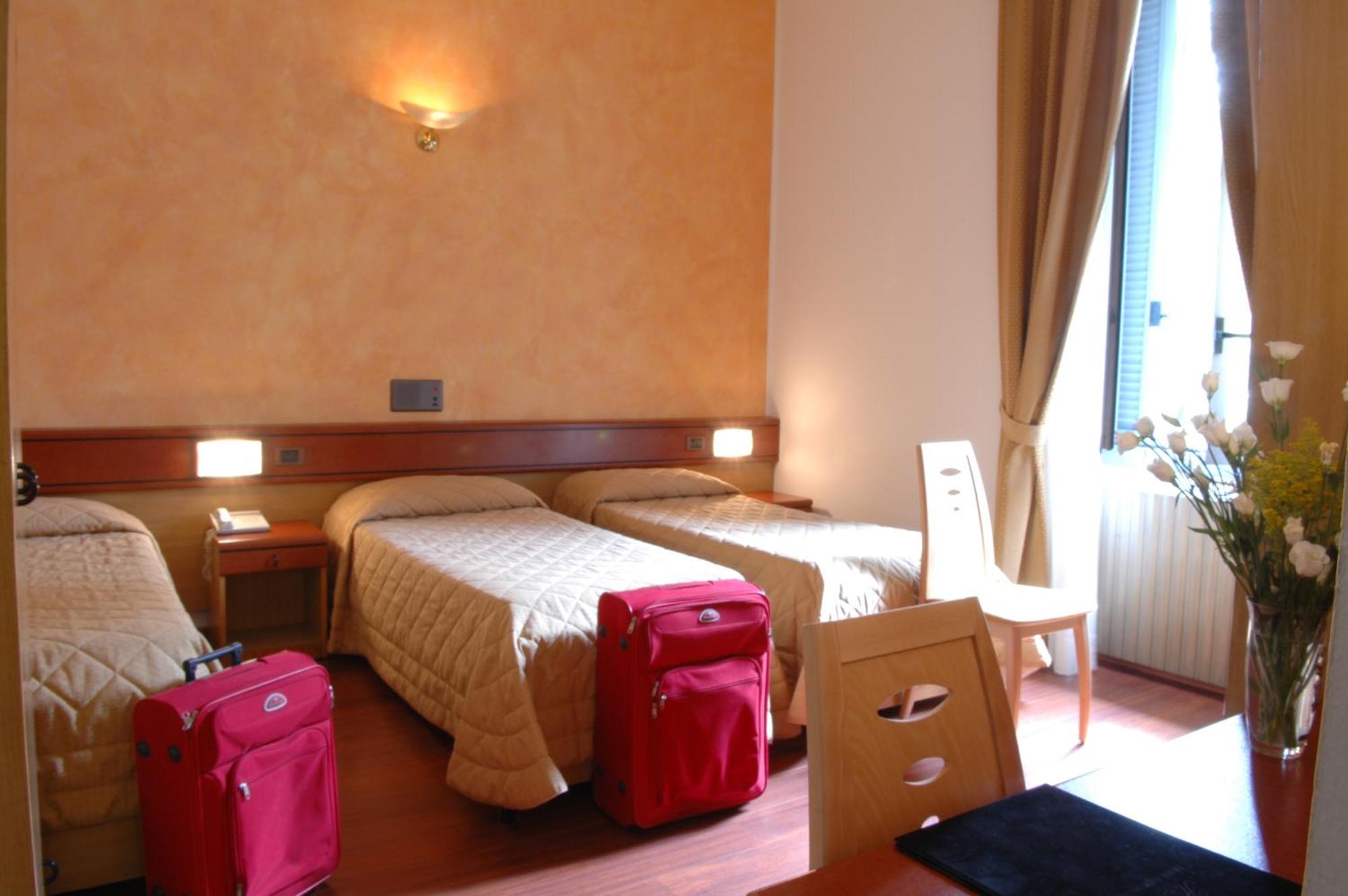 Economy Triple Room,685709124:JPEG