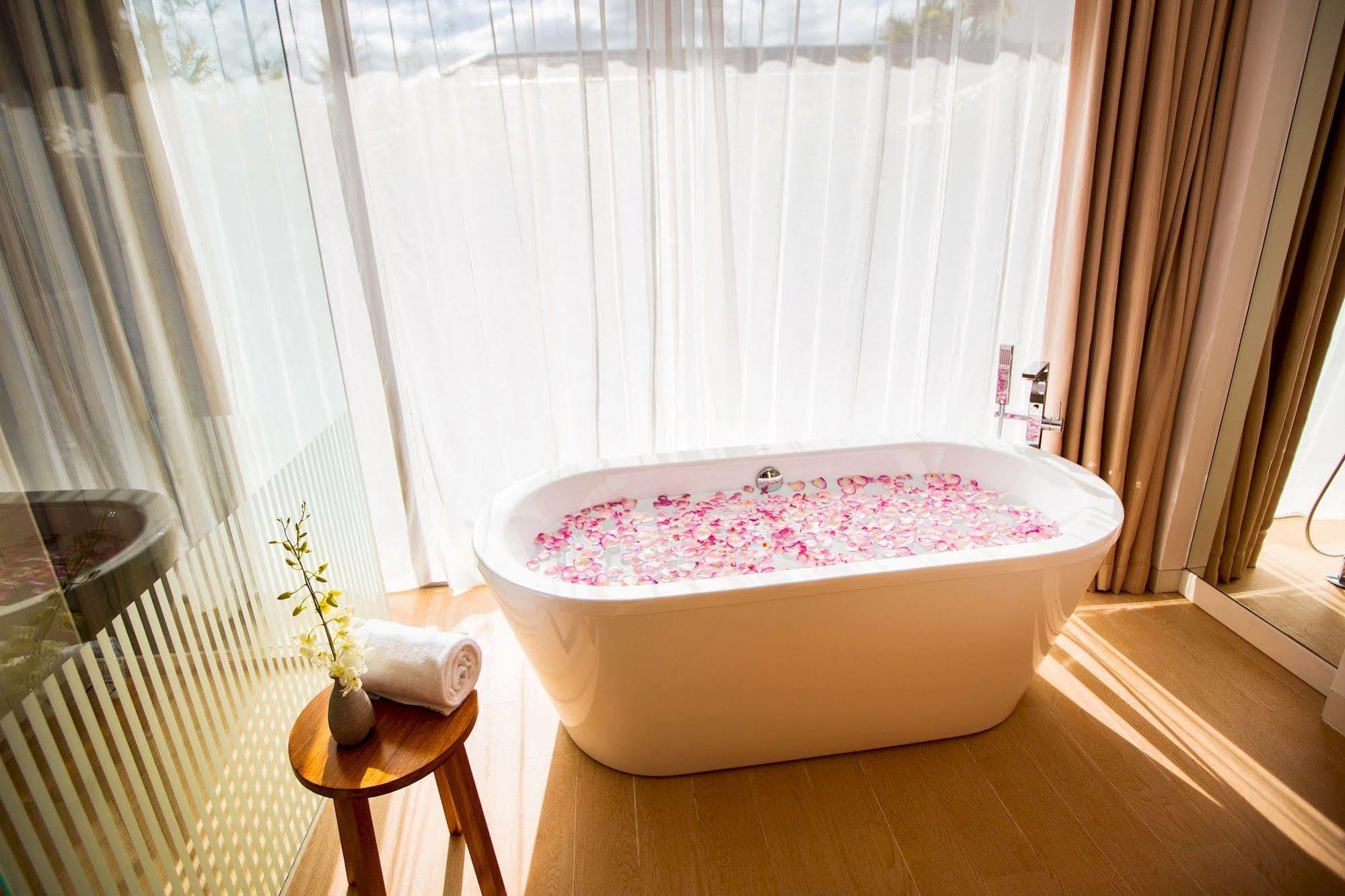 Villa mit 1 Schlafzimmer, eigenem Pool und Badewanne