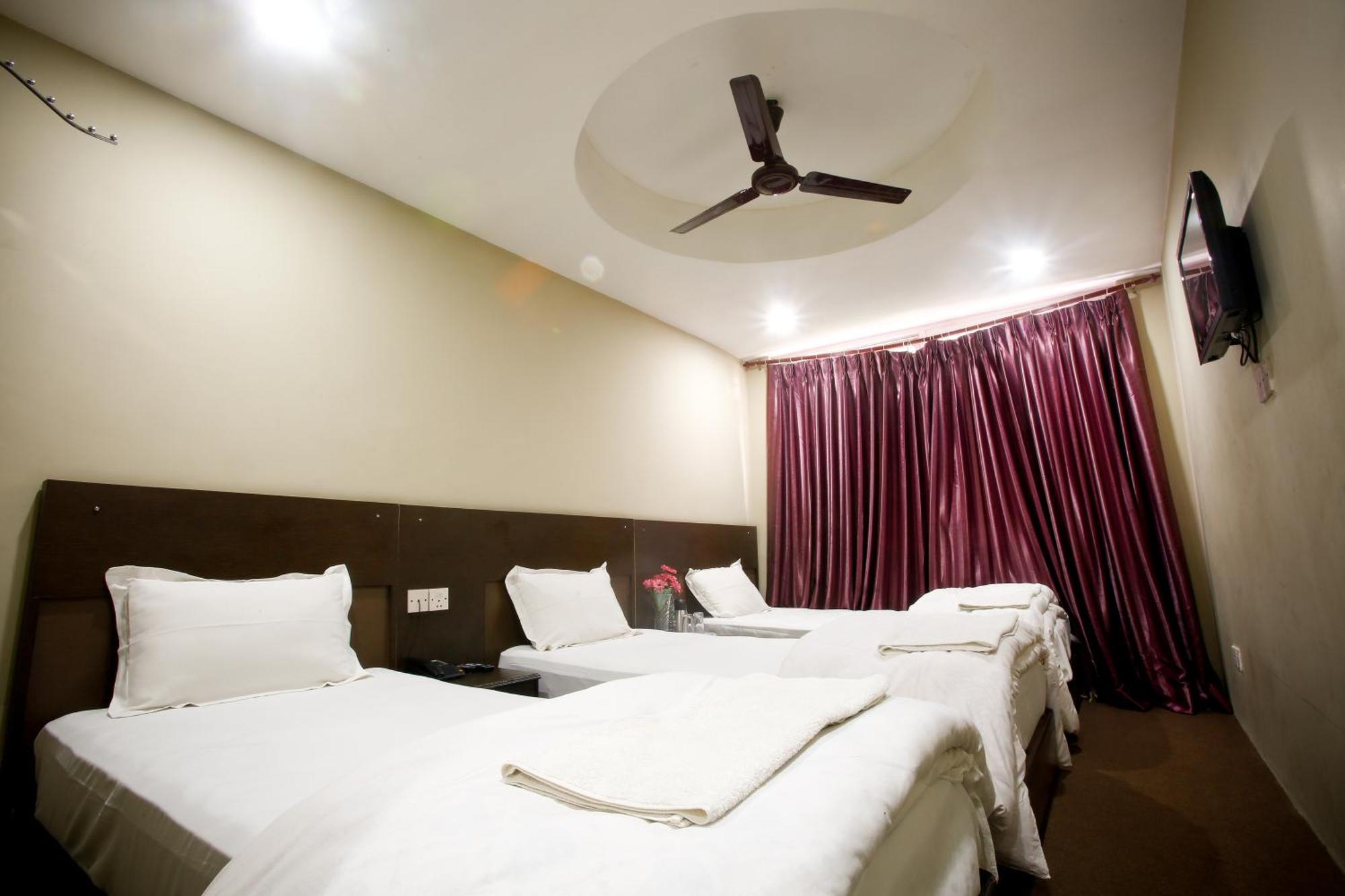Standard Triple Room Fan