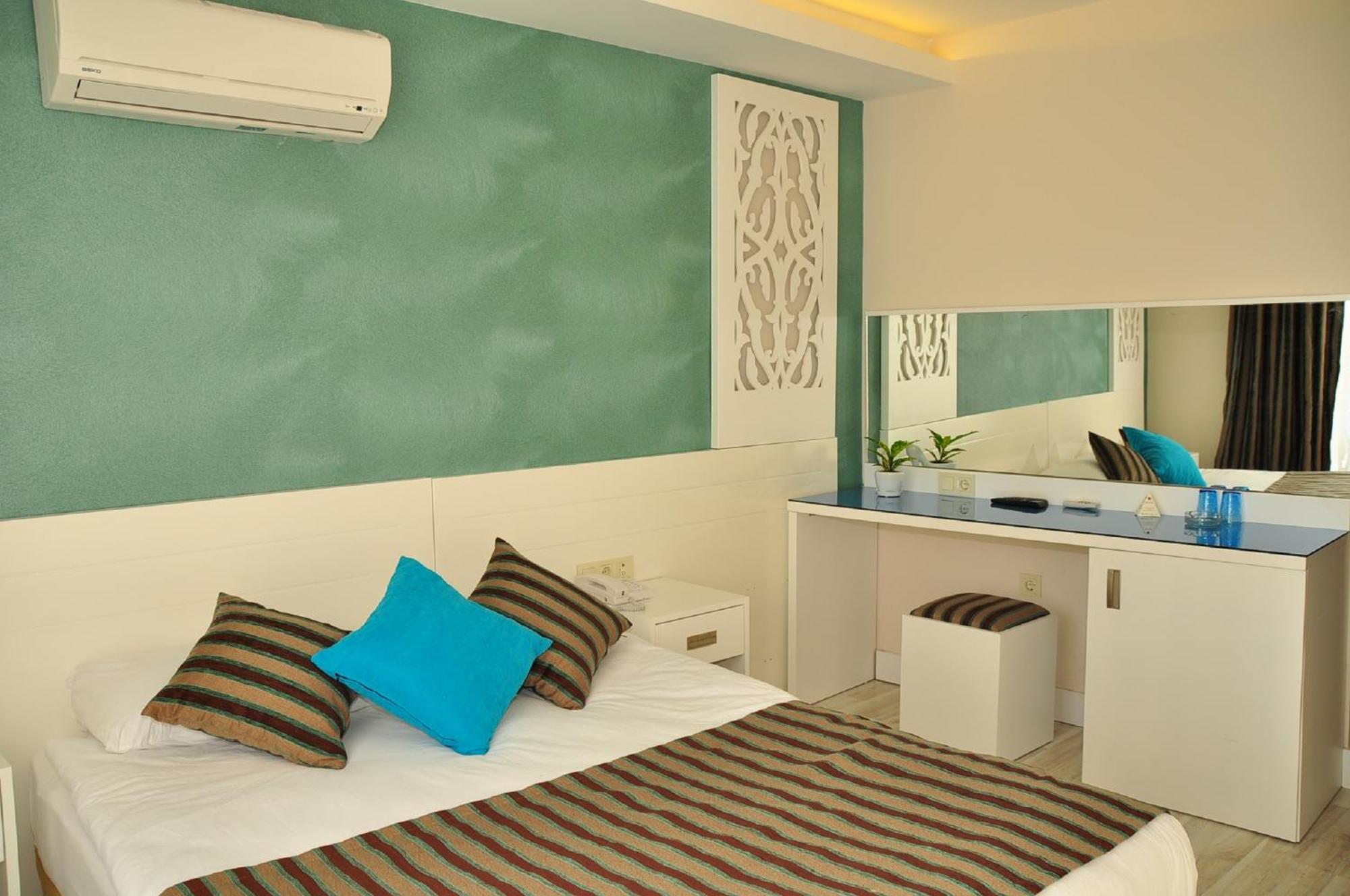 Standard Single Large Bed Room