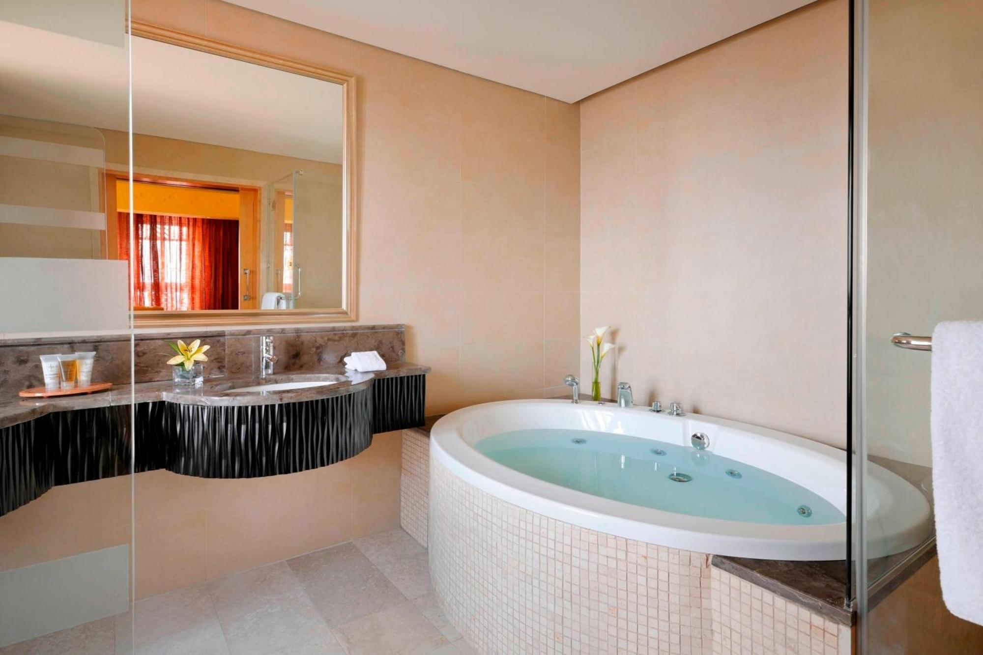 1 Bedroom Suite 1 King