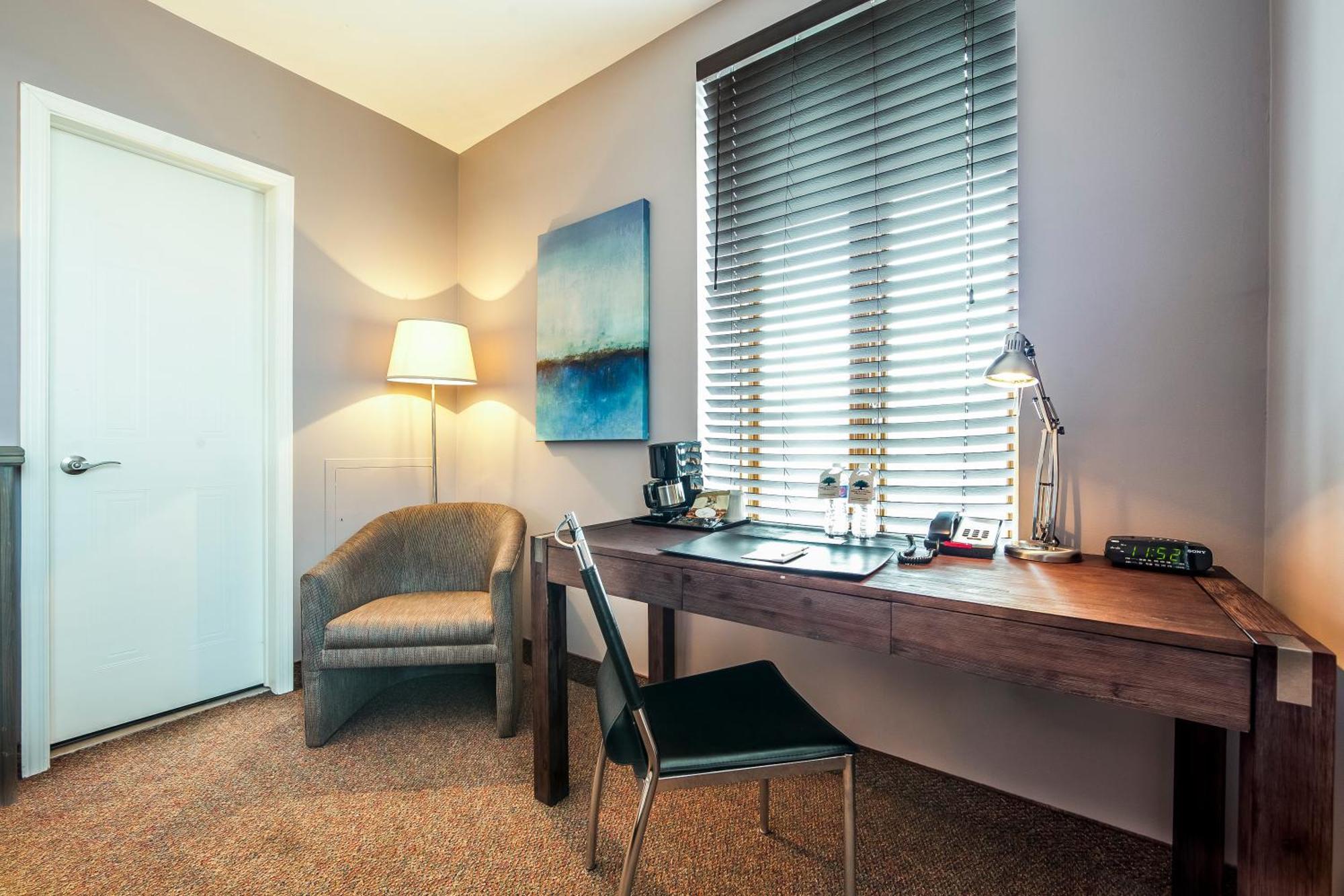 Standard Queen Room