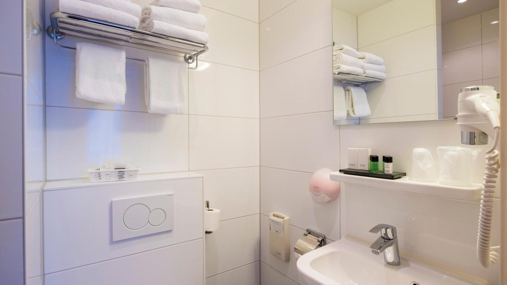 Small Double Room,688377474:JPEG