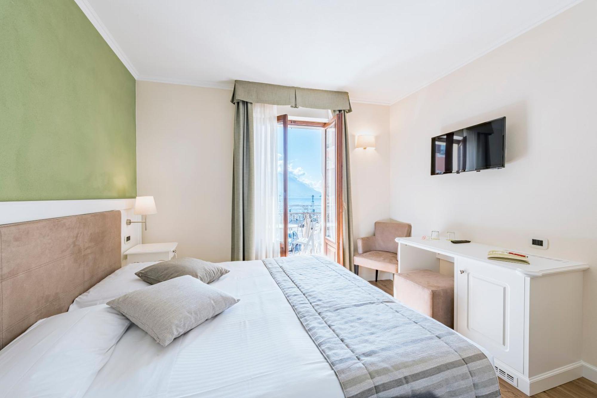 Tweepersoonskamer met Balkon en Uitzicht op het Meer