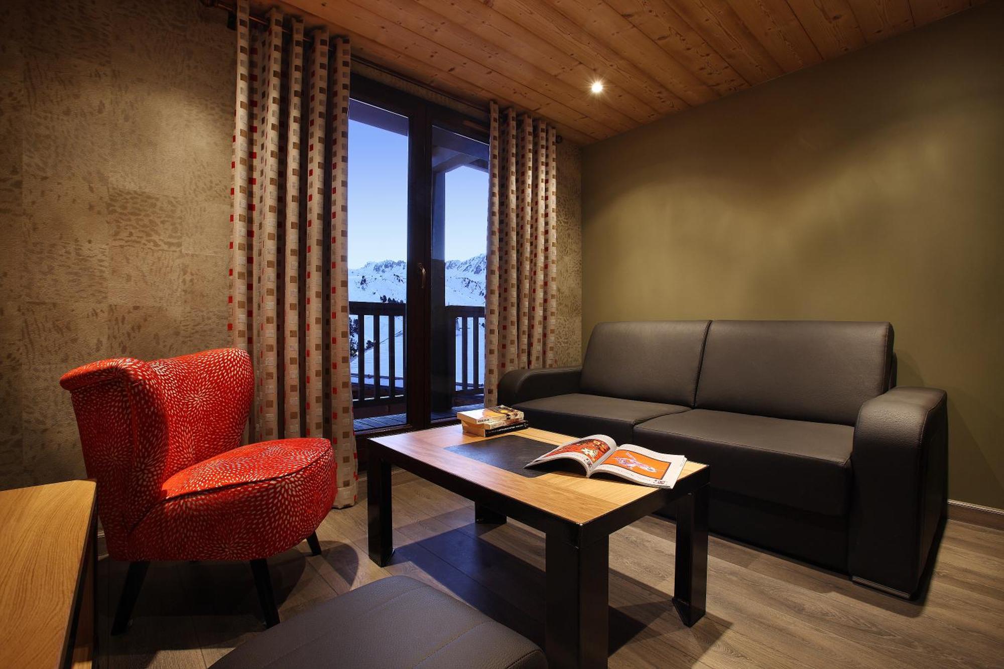 2-Bedroom Apartment Sofa Bed,688649523:JPEG