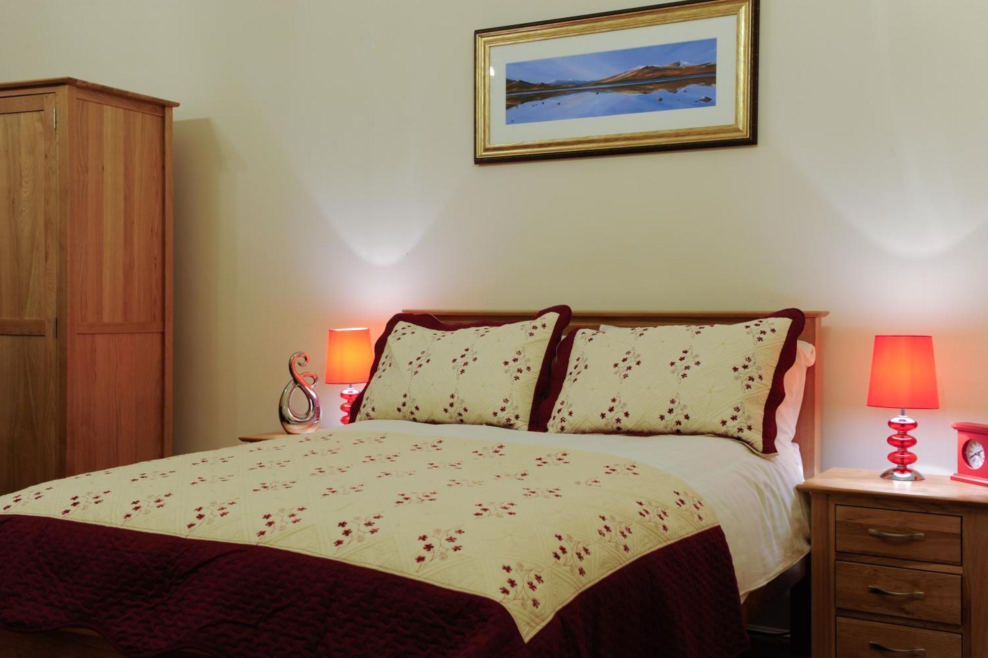 Deluxe Family Suite,689294799:JPEG