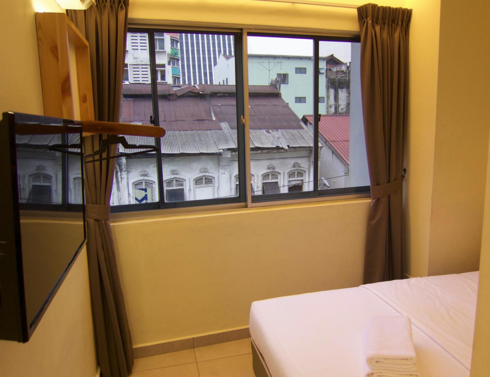 Mini Double Room Windows