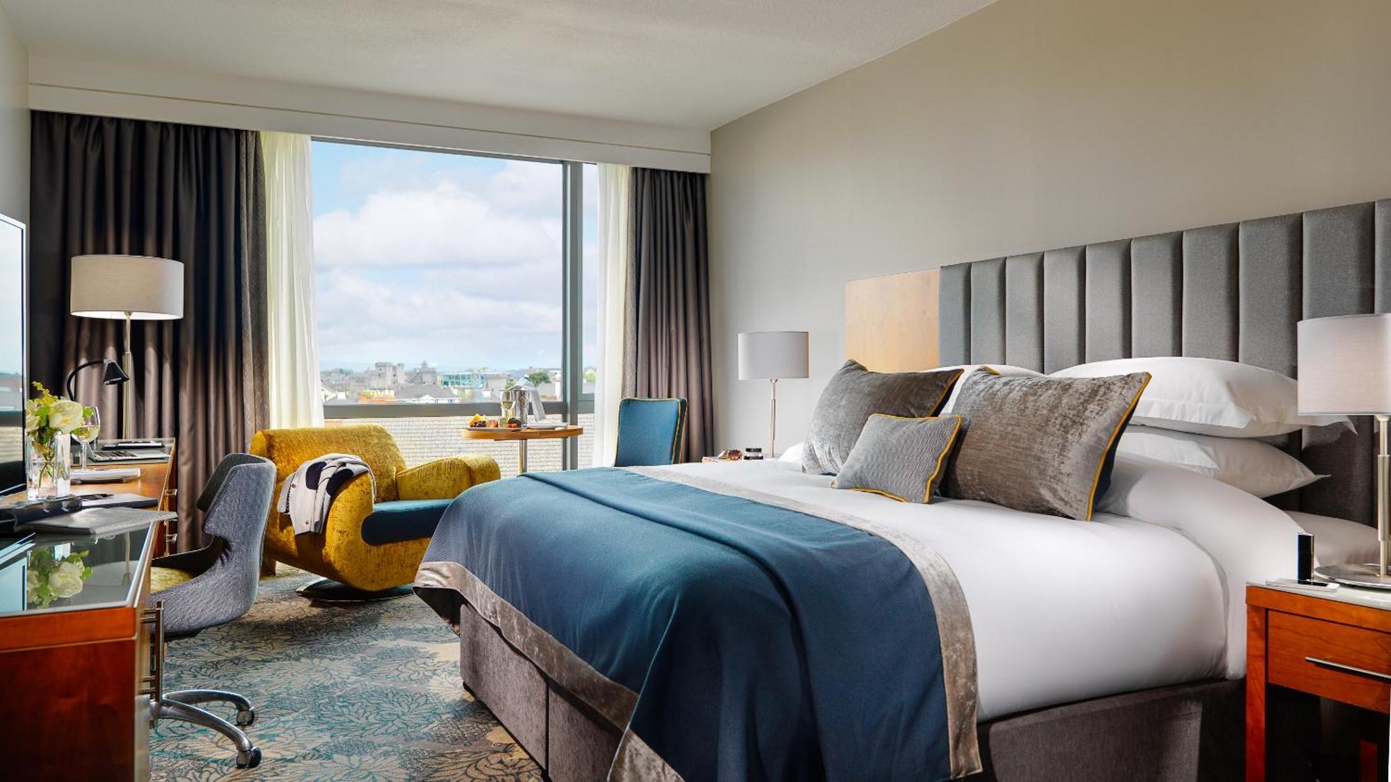 Superior King Room