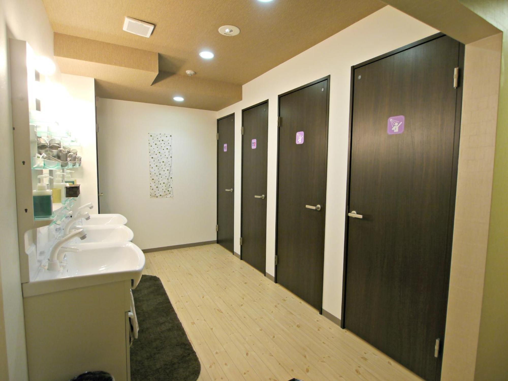 Bed 8-Bed Mixed Dormitory Room Adult only