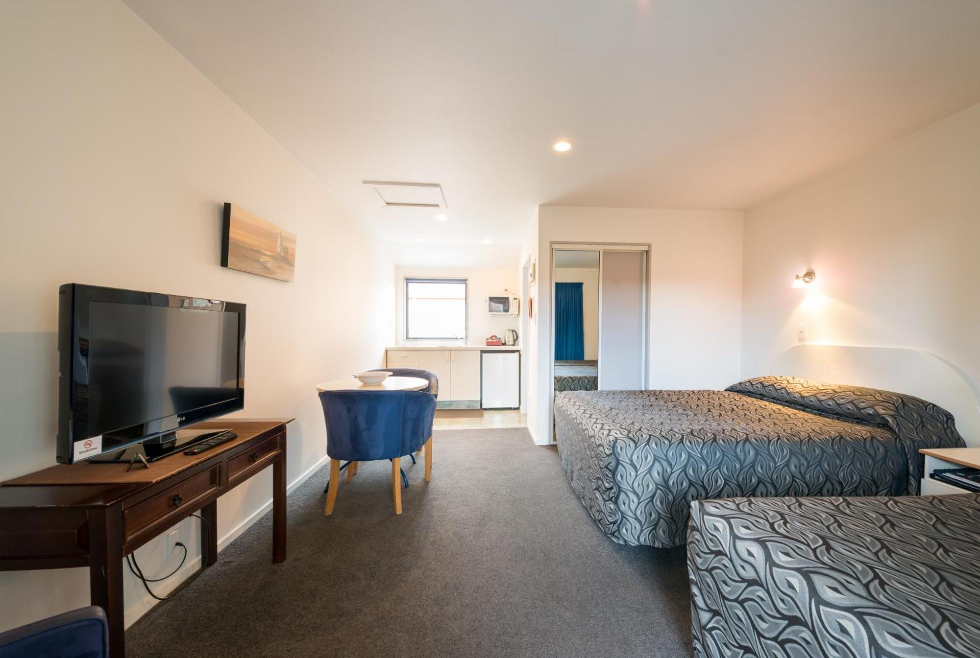 Habitación Triple - Cama grande y camas individuales