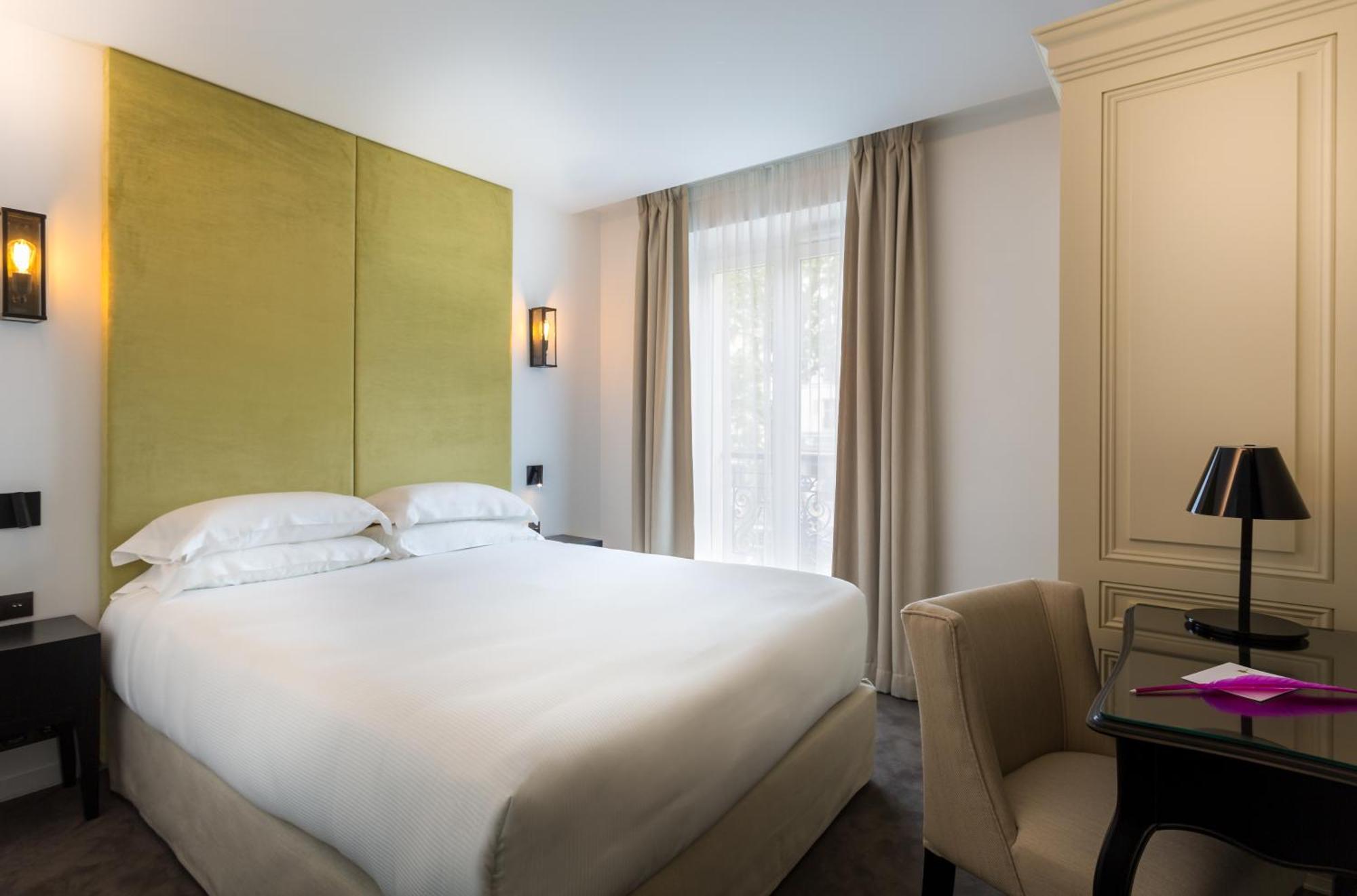 Double Room Baronne - Eiffel Tower Side View,692222397:JPEG