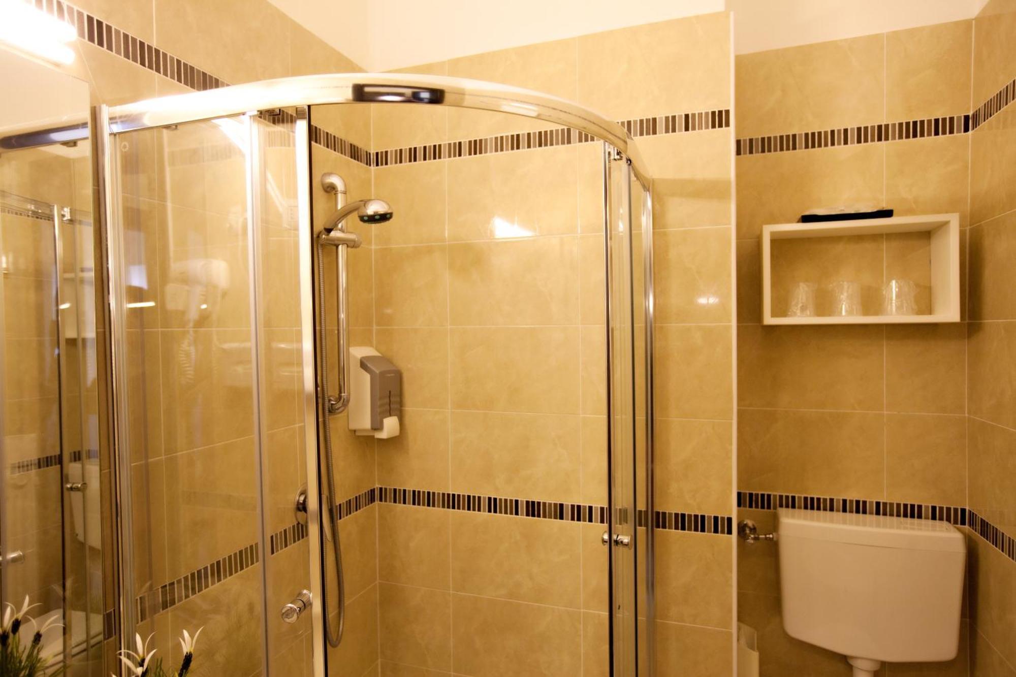 Quarto Triplo com Chuveiro