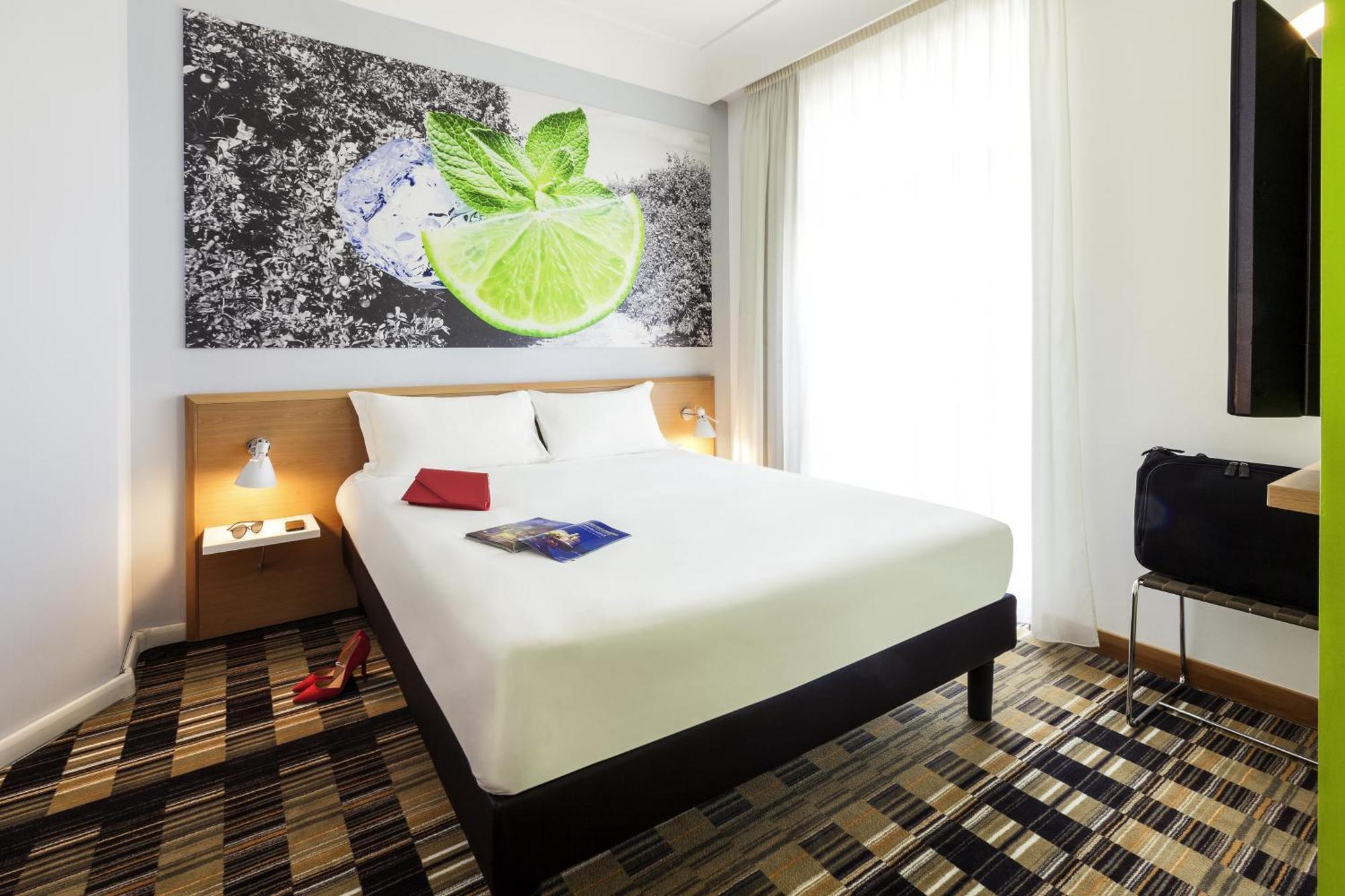 Quarto Standard com 1 Cama de Casal e 1 Cama Individual