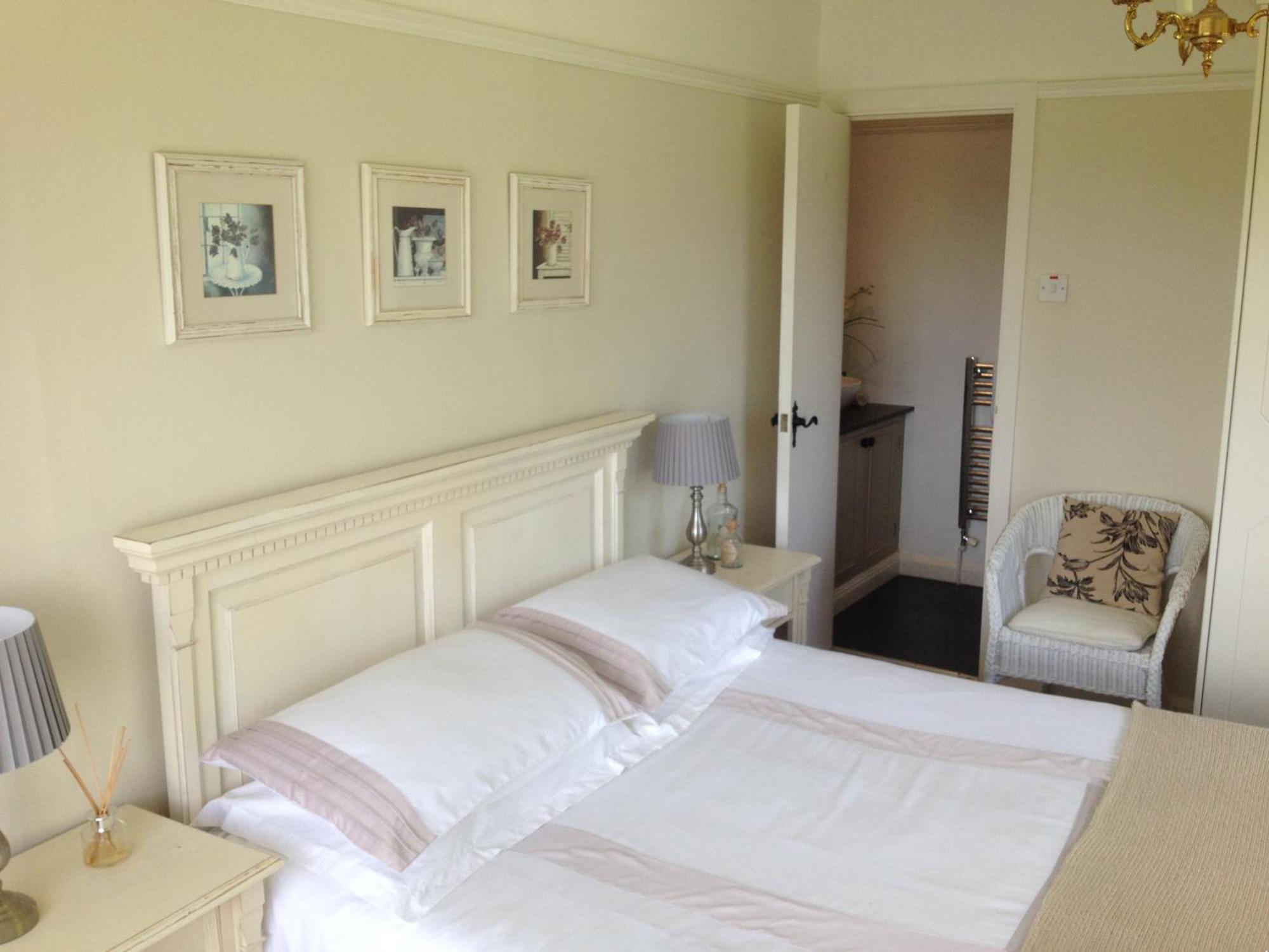 Deluxe Double Room Shower