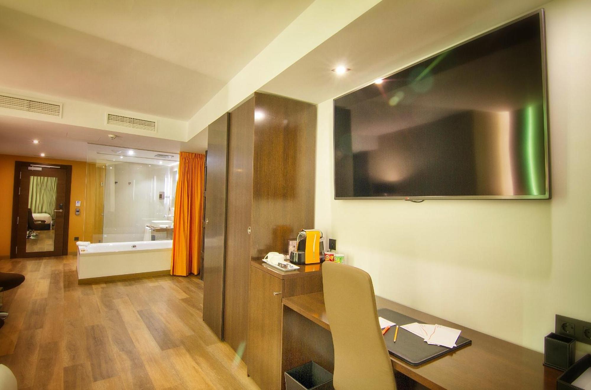 Junior Suite Hot Tub
