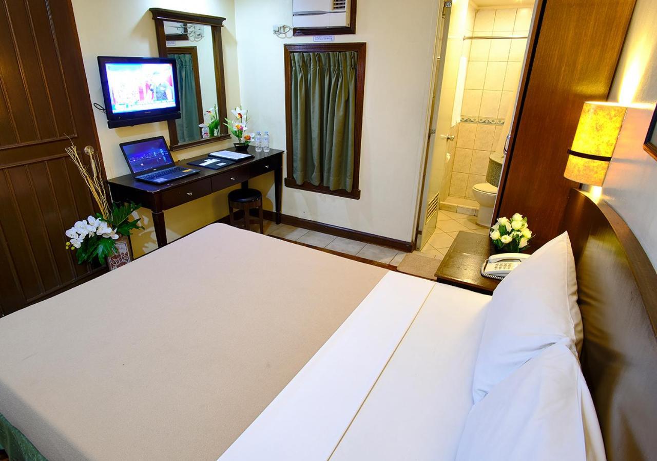 Deluxe Queen Room