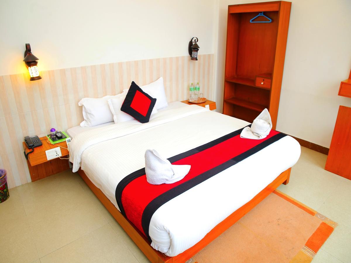 Deluxe Room Mountain or City View