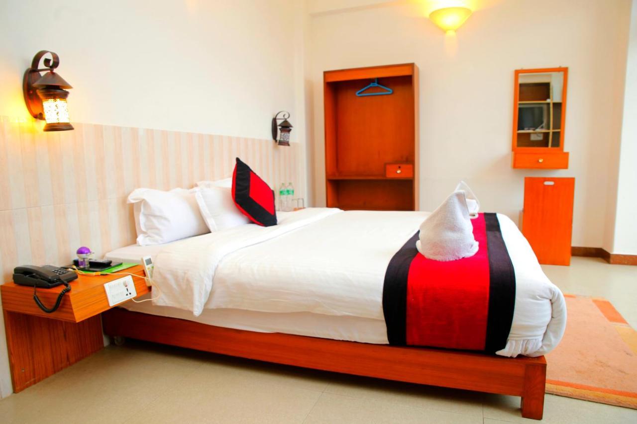 Deluxe Room Mountain or City View