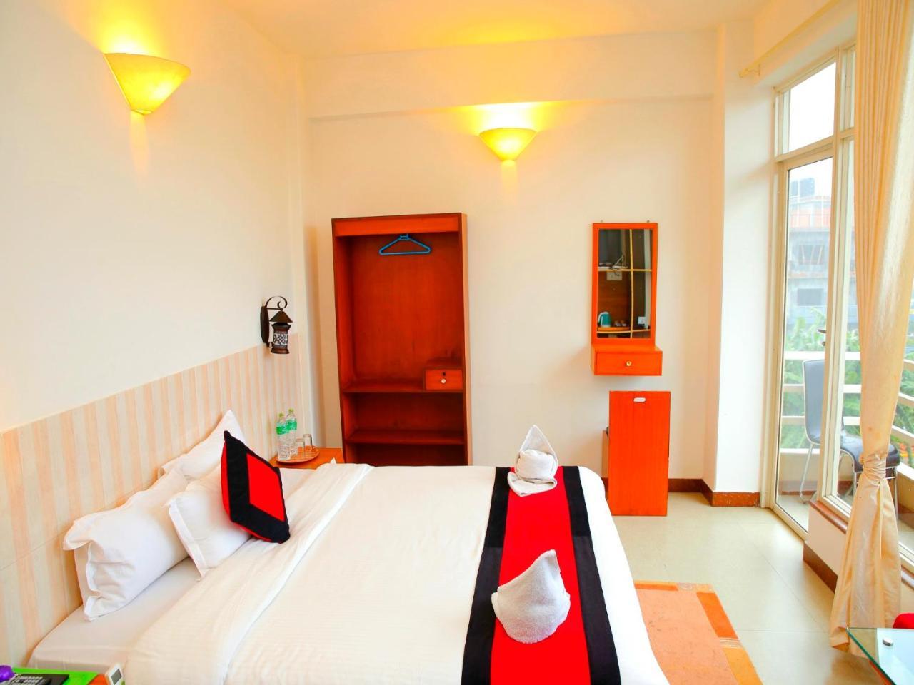 Deluxe Room Mountain or City View