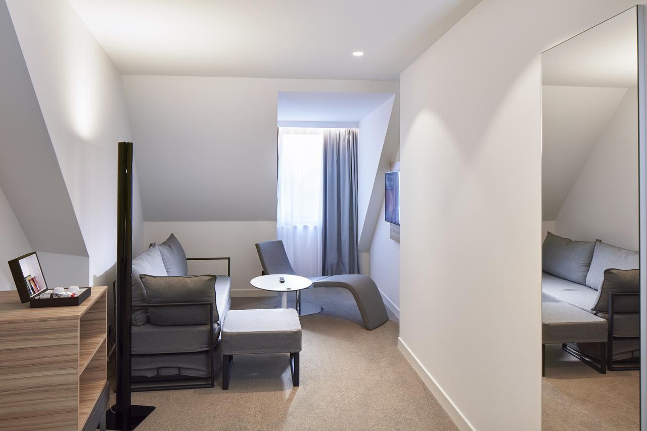 Executive Queen Suite