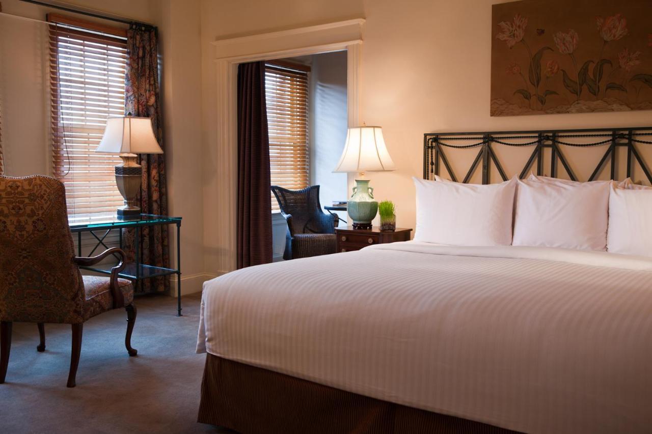 Executive Zimmer mit Kingsize-Bett und Parkblick