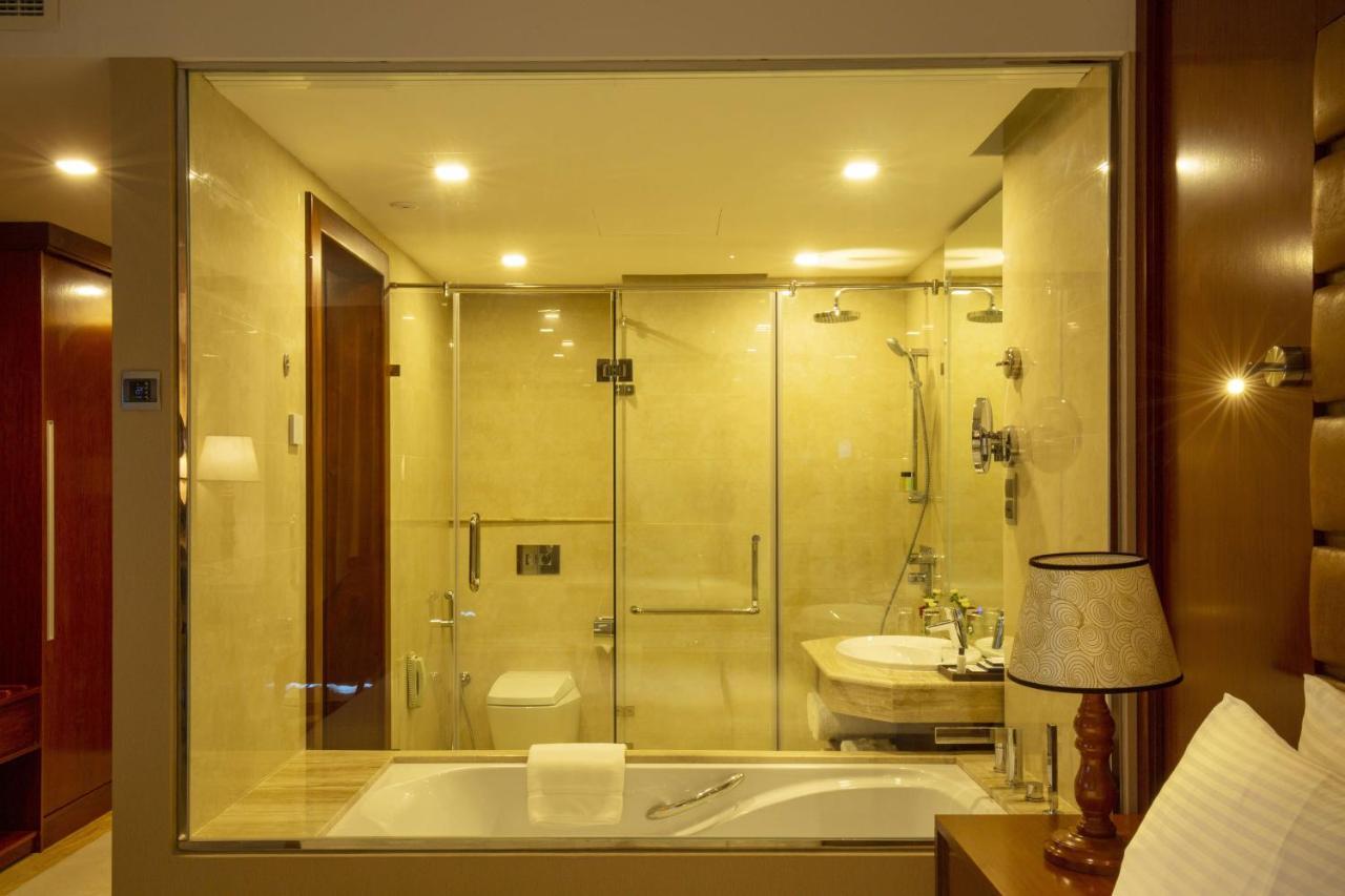 Signature Plus Sea View King Room Complimentary City Tour & Access to Beach Lounge,737128483:JPEG