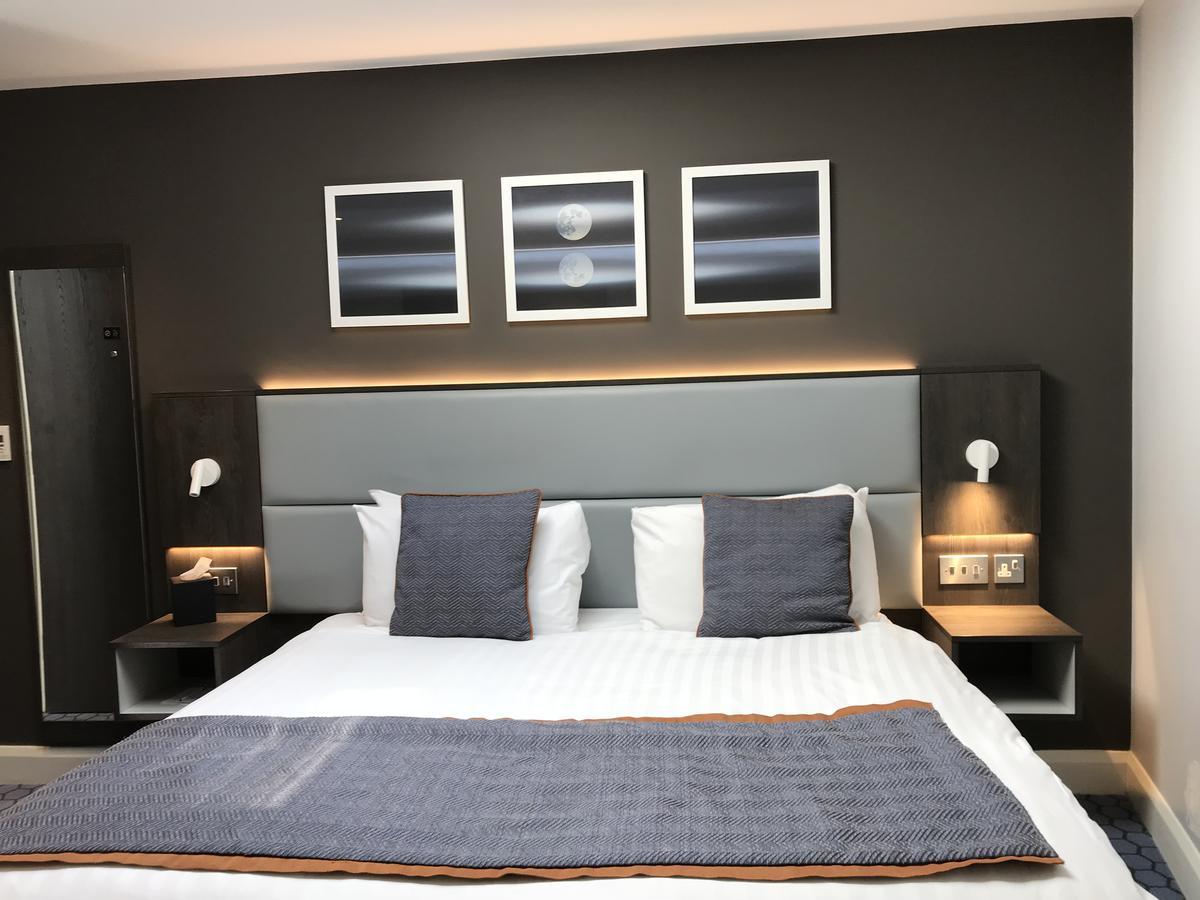 Suite Júnior com Cama de Casal