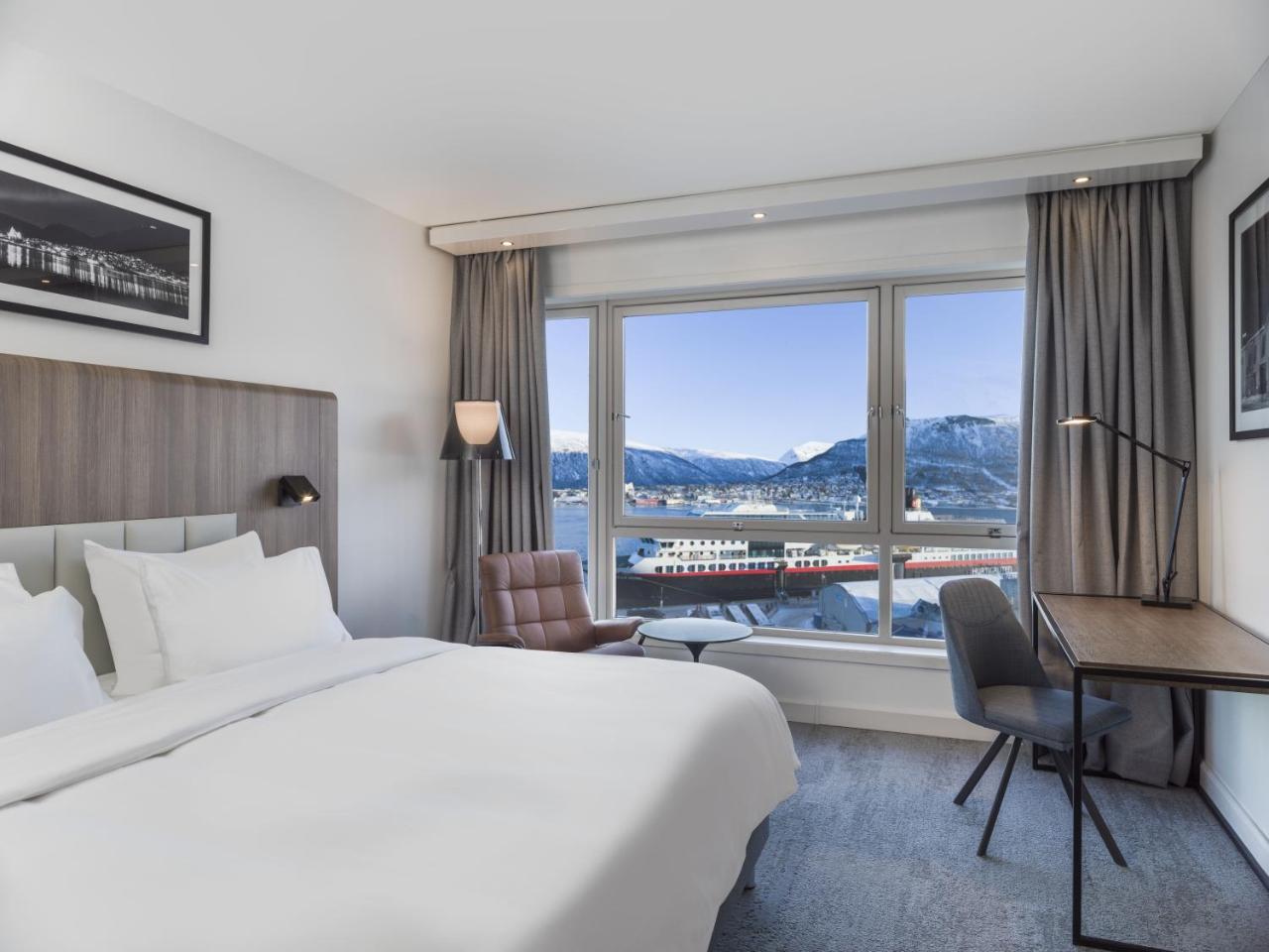 Premium Room with Sea and Mountain View,1434286909:JPEG