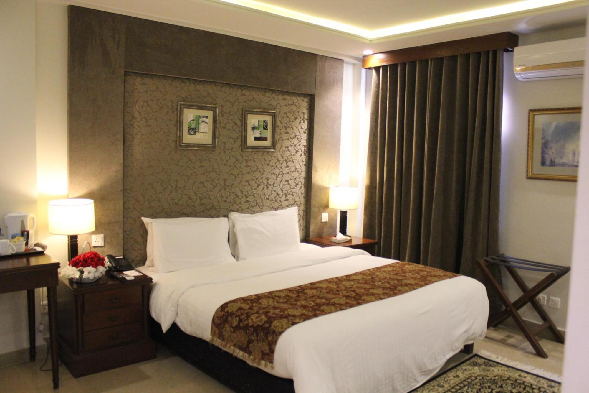 Deluxe King Room