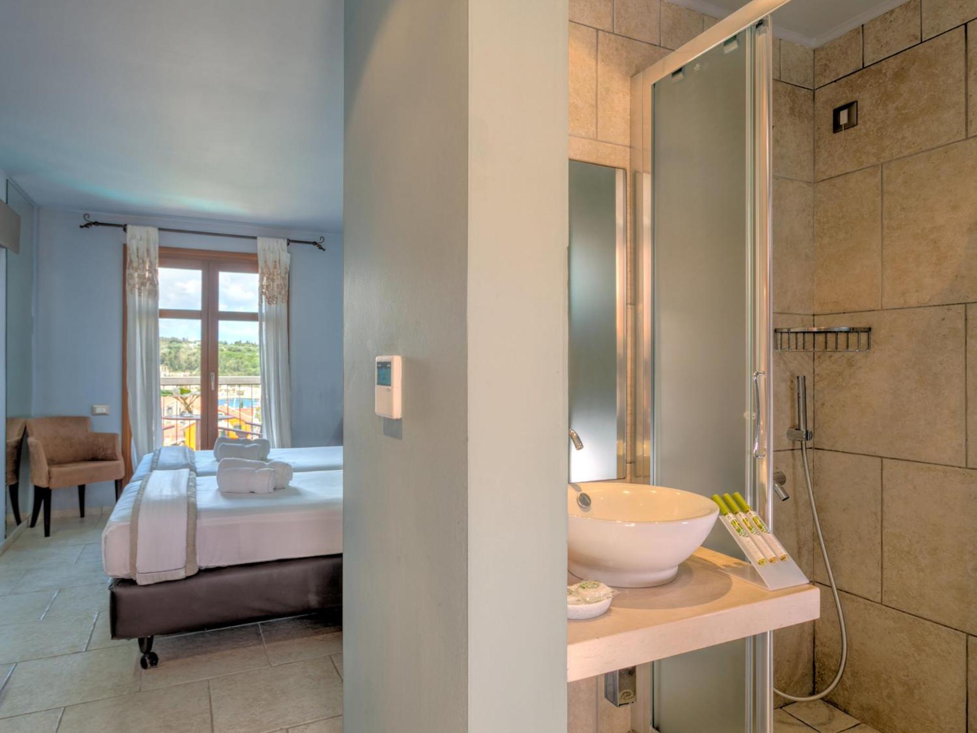 Standard Twin Room Sea View