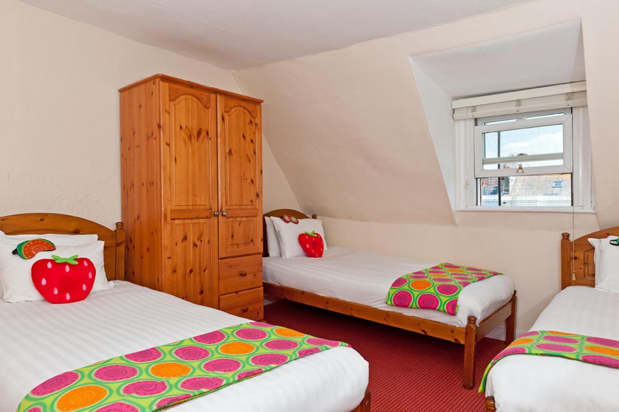 Triple Room with Shared Bathroom,698452203:JPEG