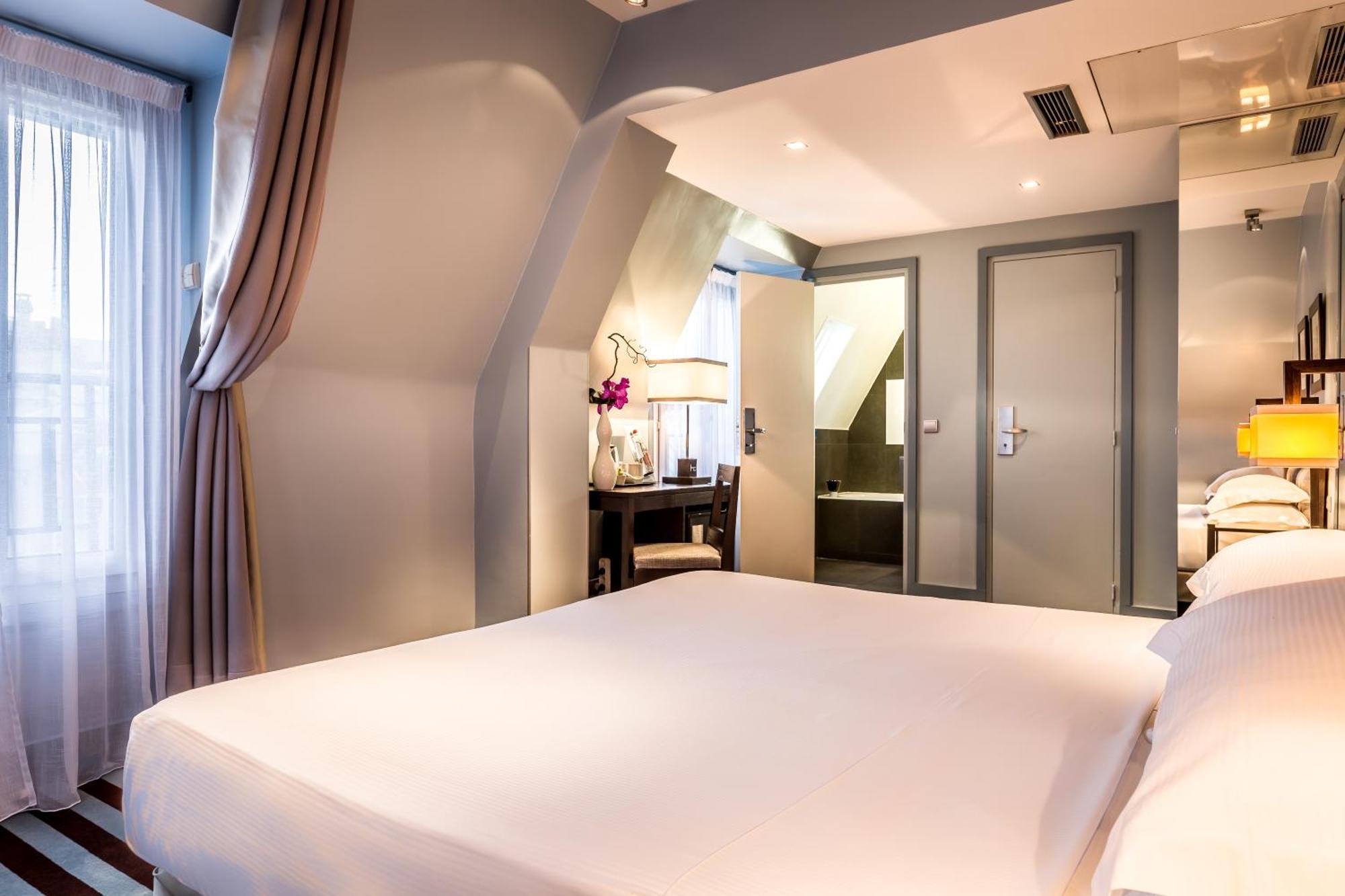 Deluxe Queen Room