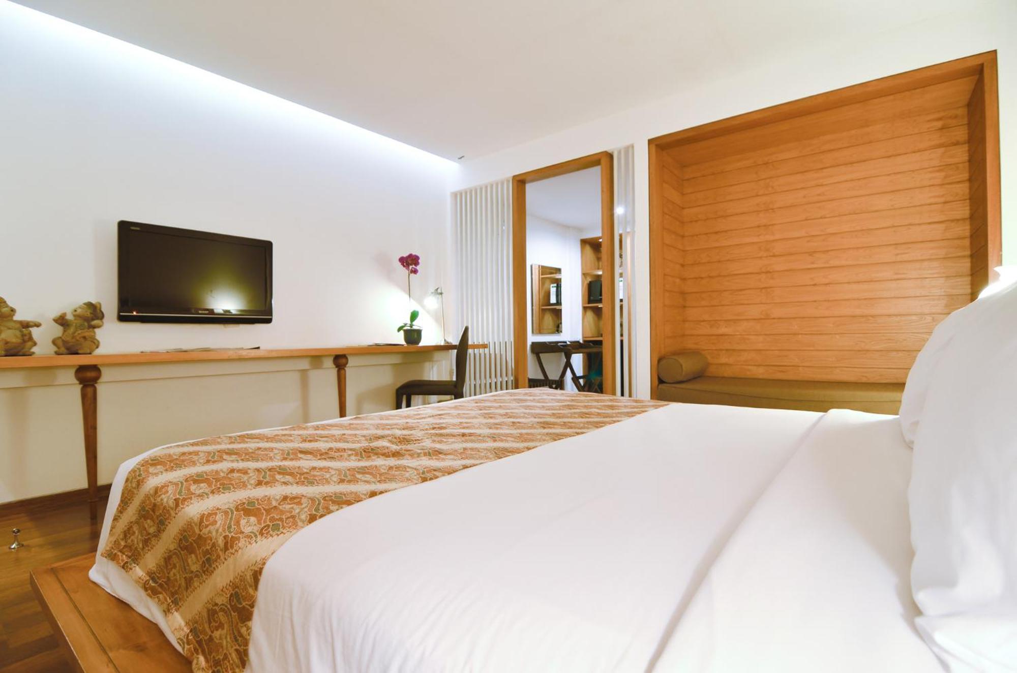 Habitación con cama grande