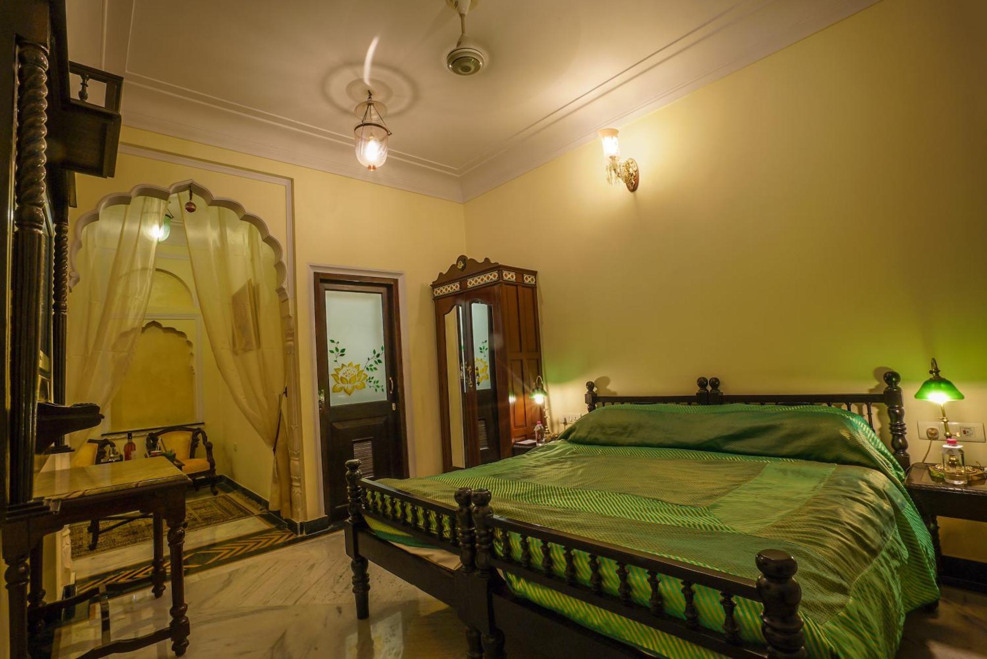 Deluxe Double Room on session of Spa on food & beverage services off On Laundry