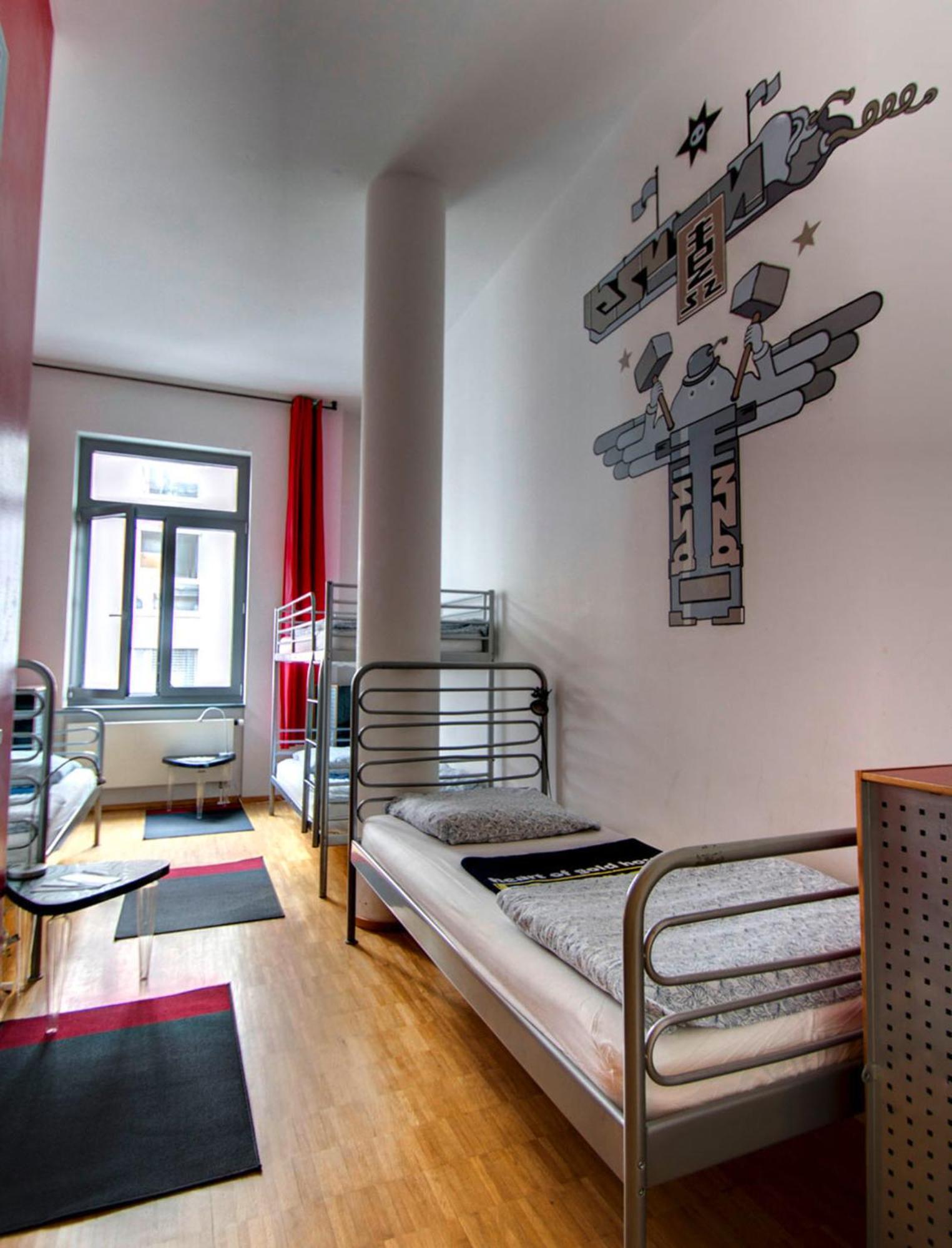 Posto Letto in Dormitorio con 4 Letti