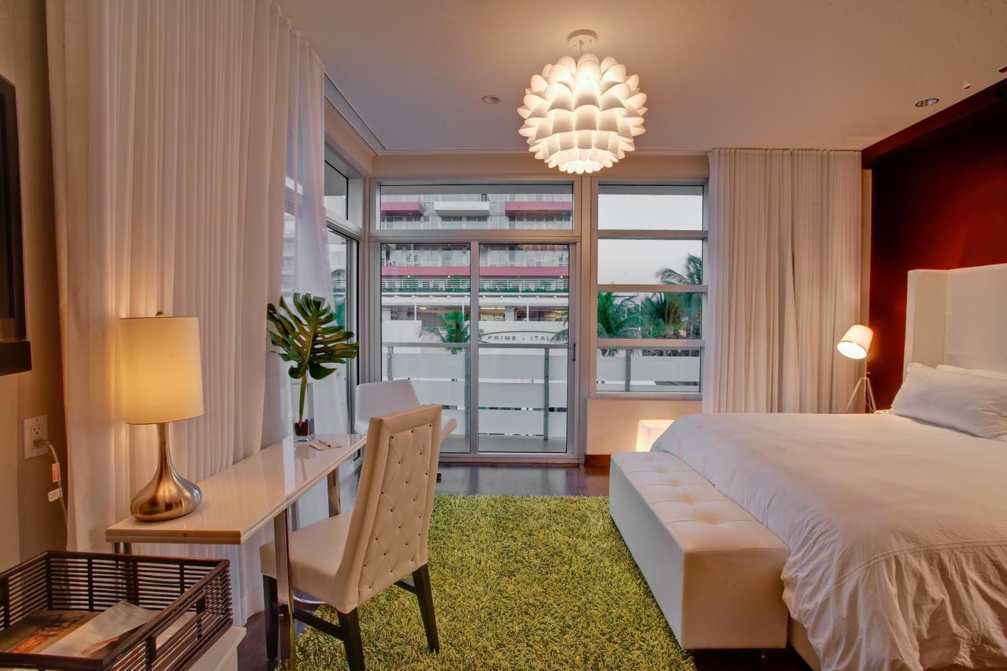 Prime King Balcony Room